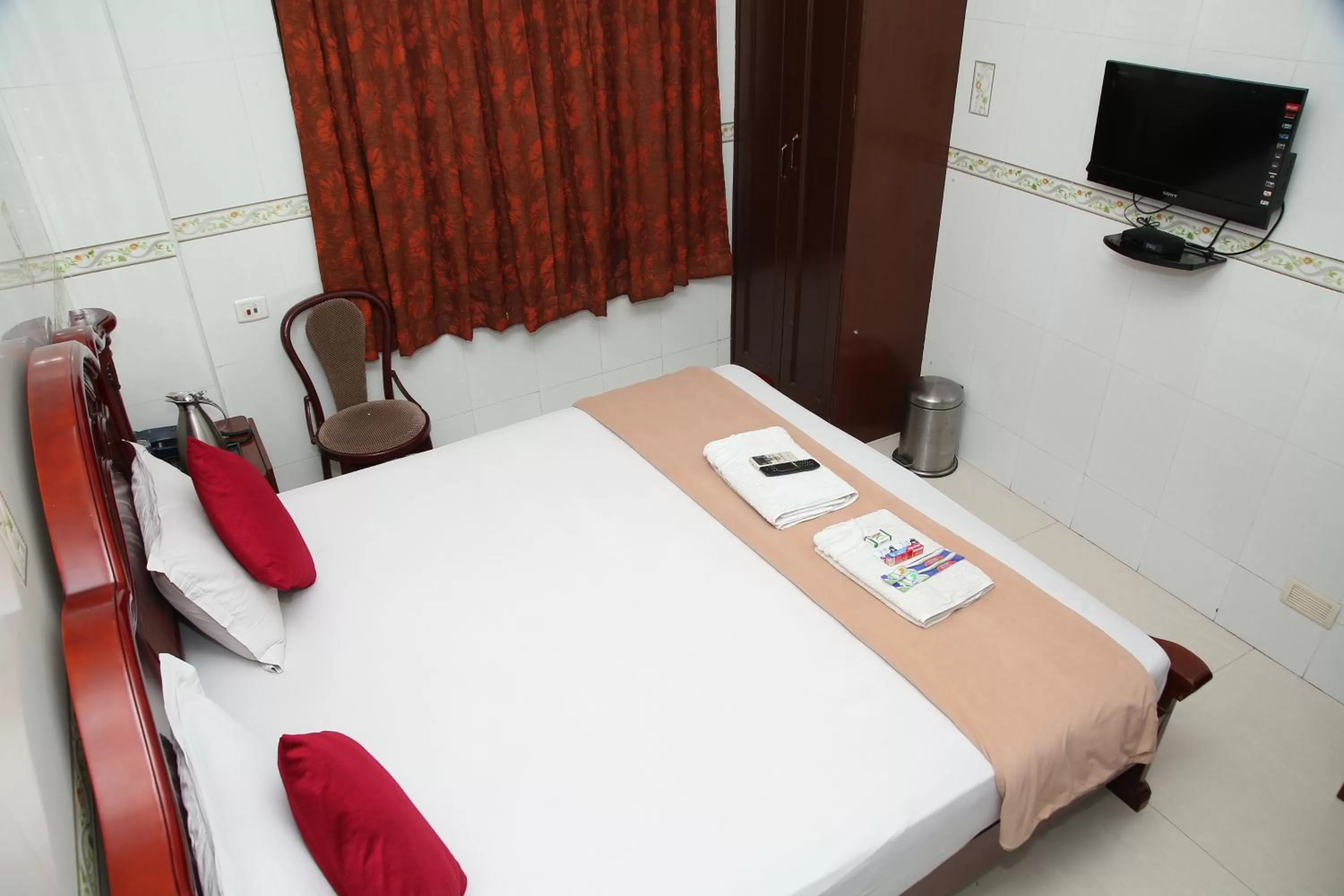 Bed in Grand View Residency Chennai