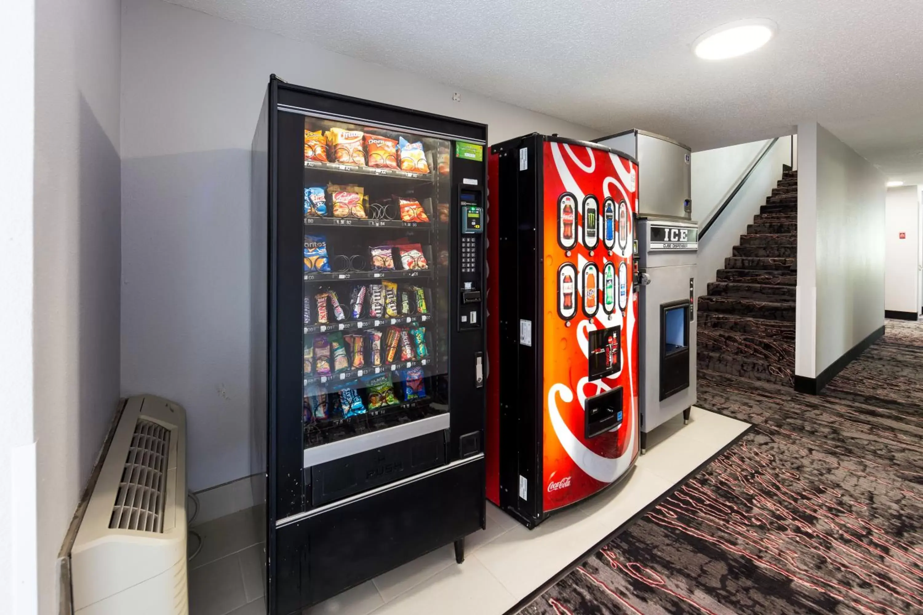 vending machine, Supermarket/Shops in Red Lion Inn & Suites Grants Pass