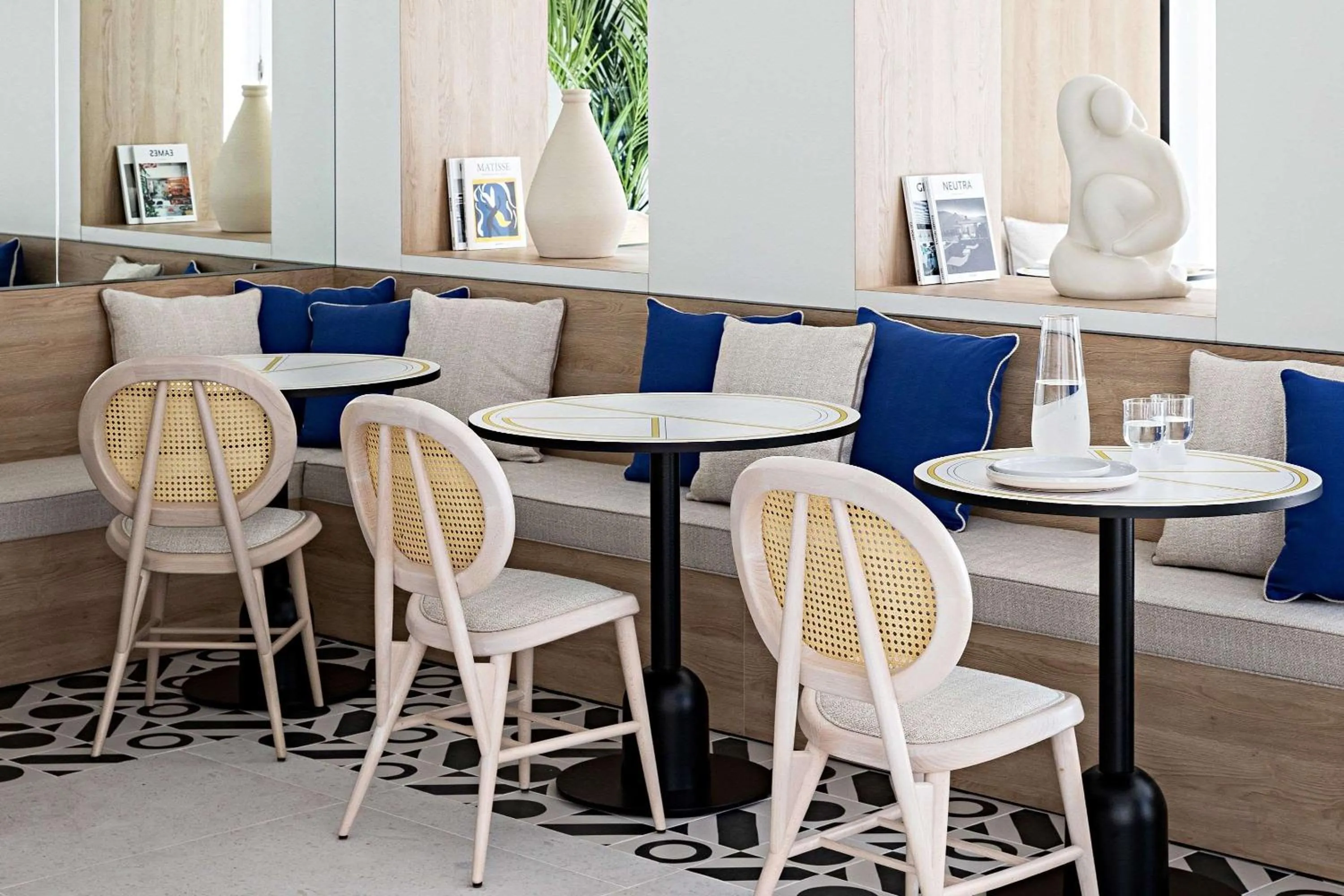 Restaurant/places to eat in Le Riviera Collection, Signature Collection by Best Western