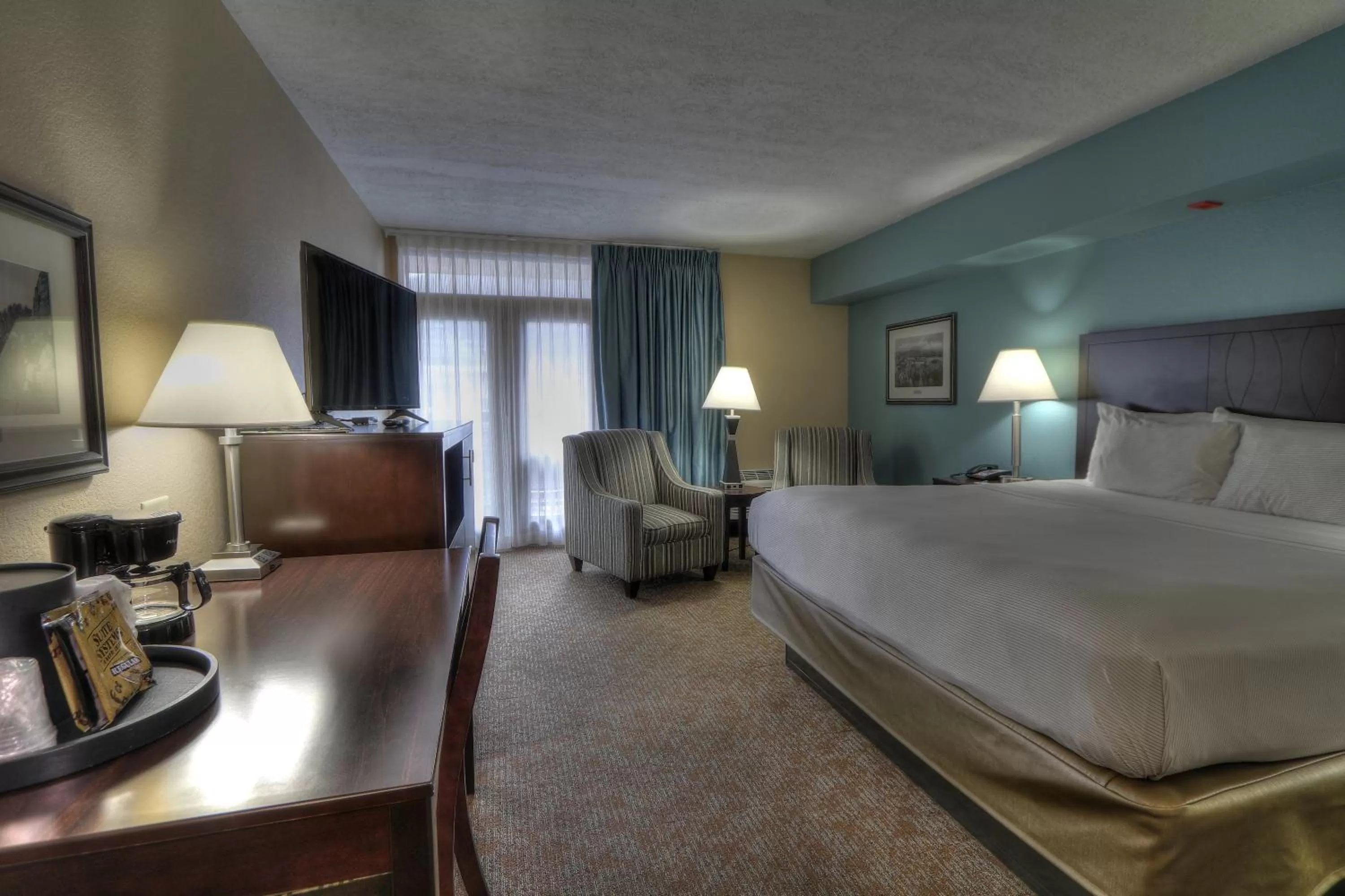 Photo of the whole room in Greystone Lodge on the River