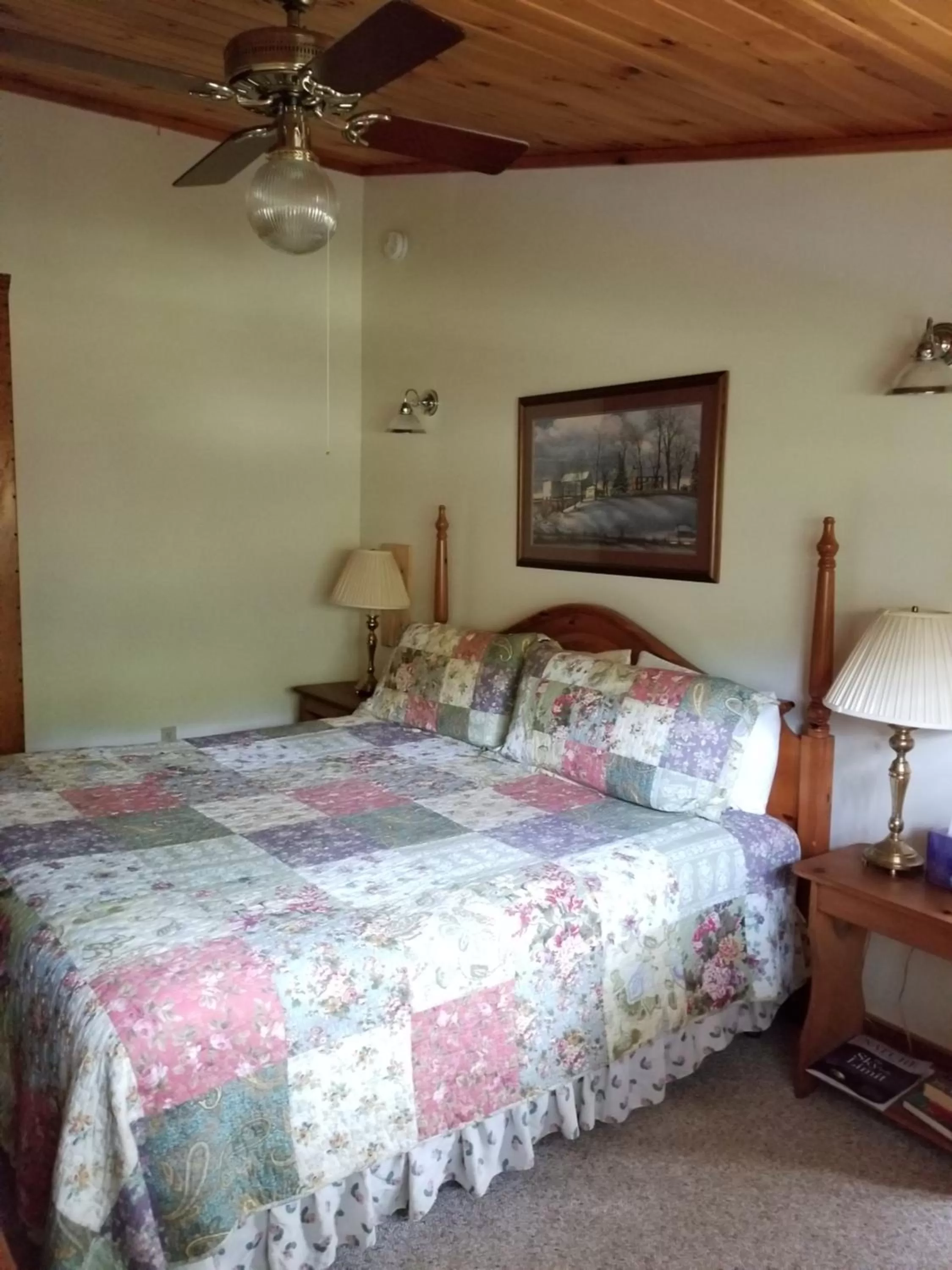 Bed in Trails End Inn