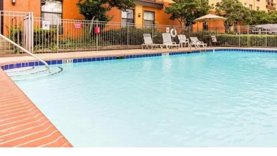 Swimming Pool in Quality Inn Marietta