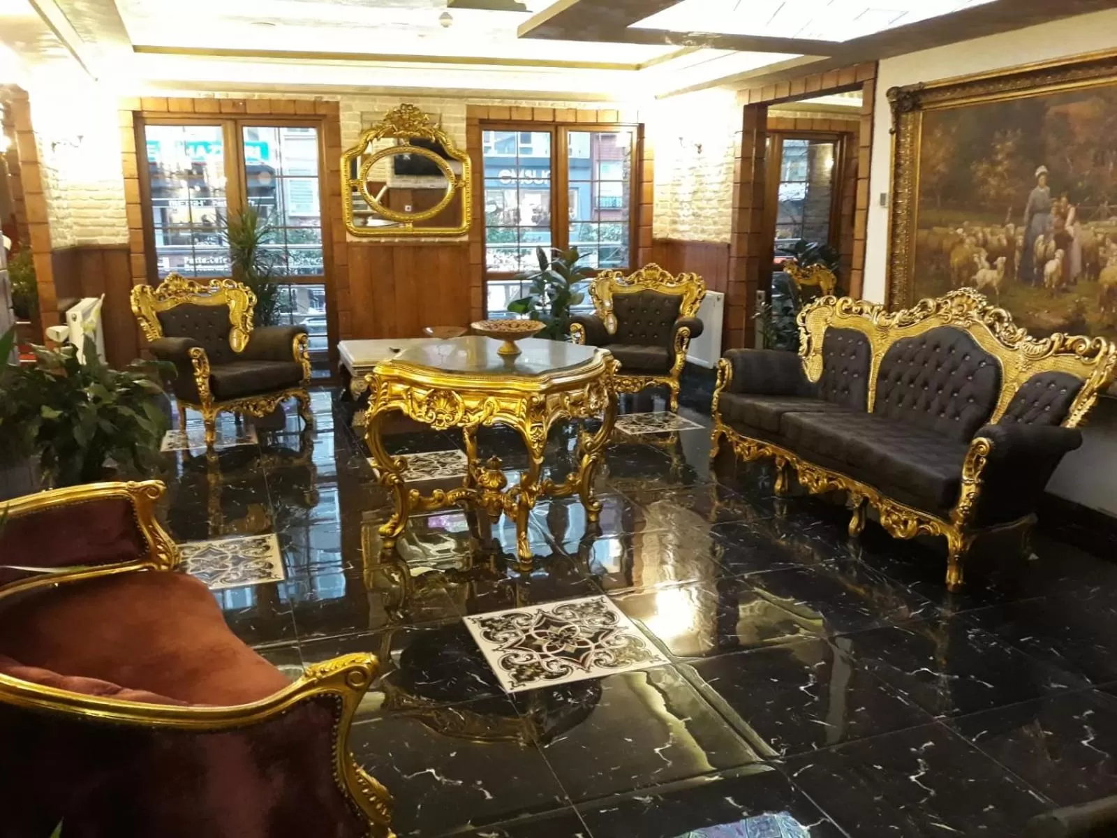 Lobby or reception, Lounge/Bar in Royal Palace Hotel