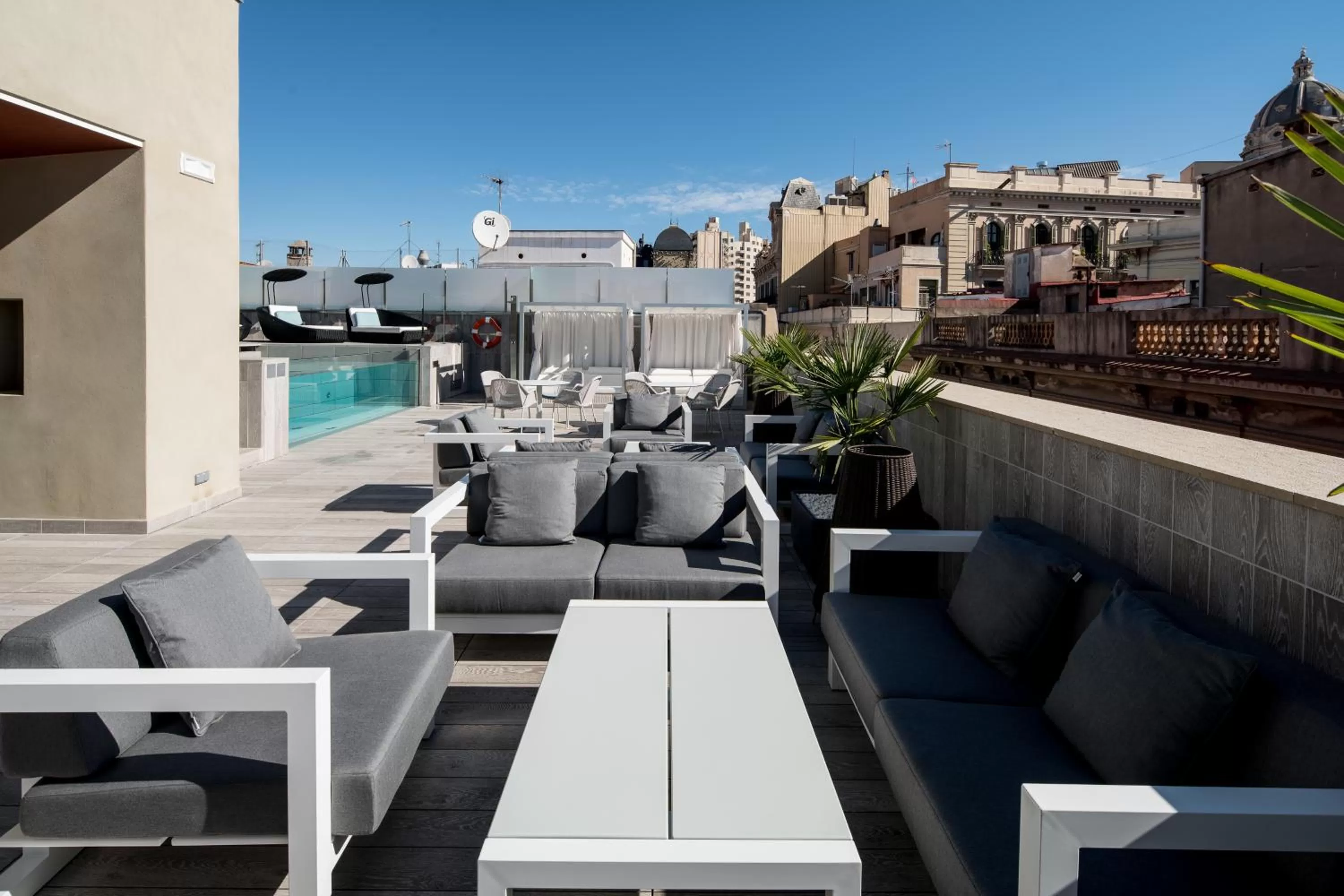 Swimming pool in Catalonia Magdalenes