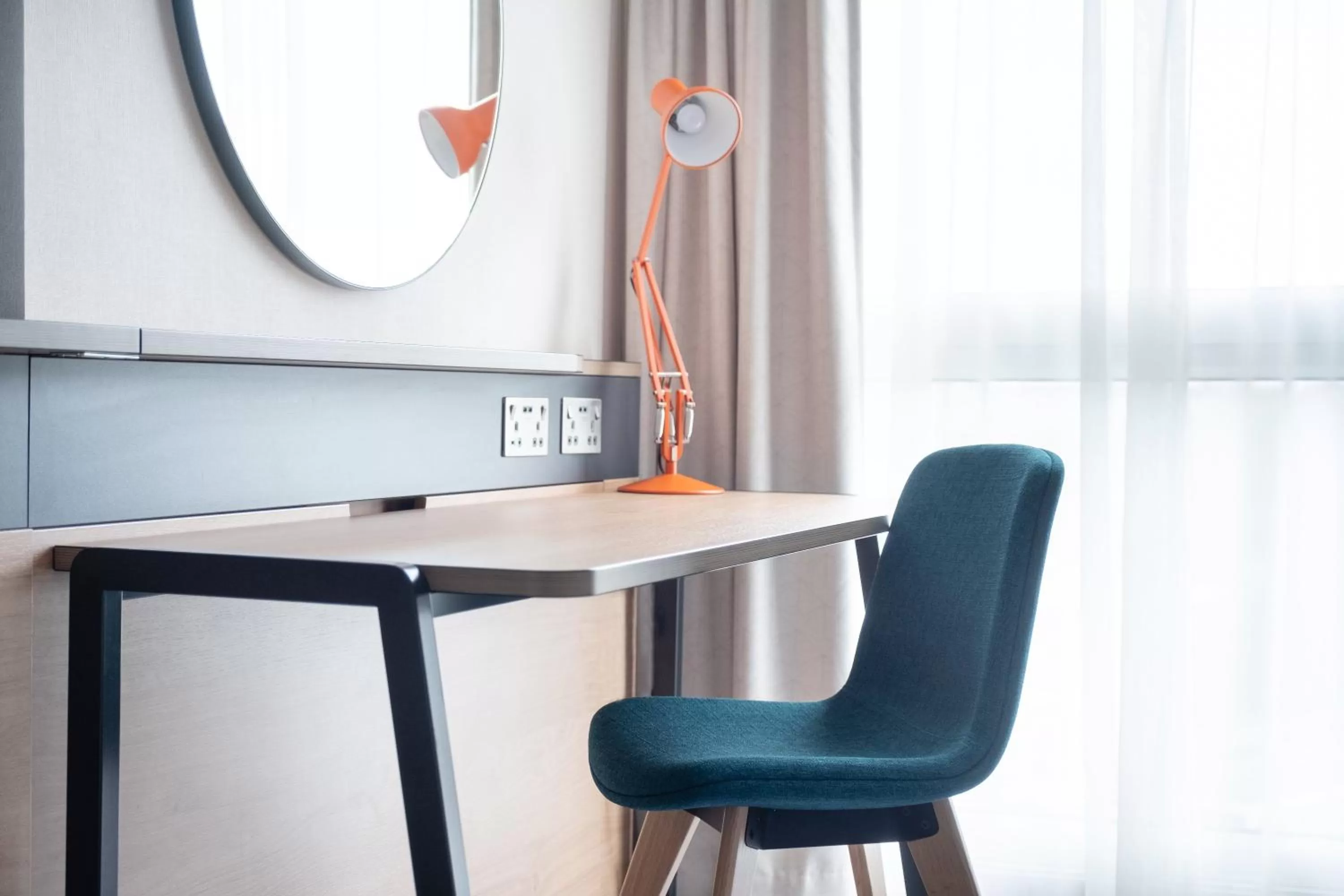 Seating area in Holiday Inn Leicester City by IHG