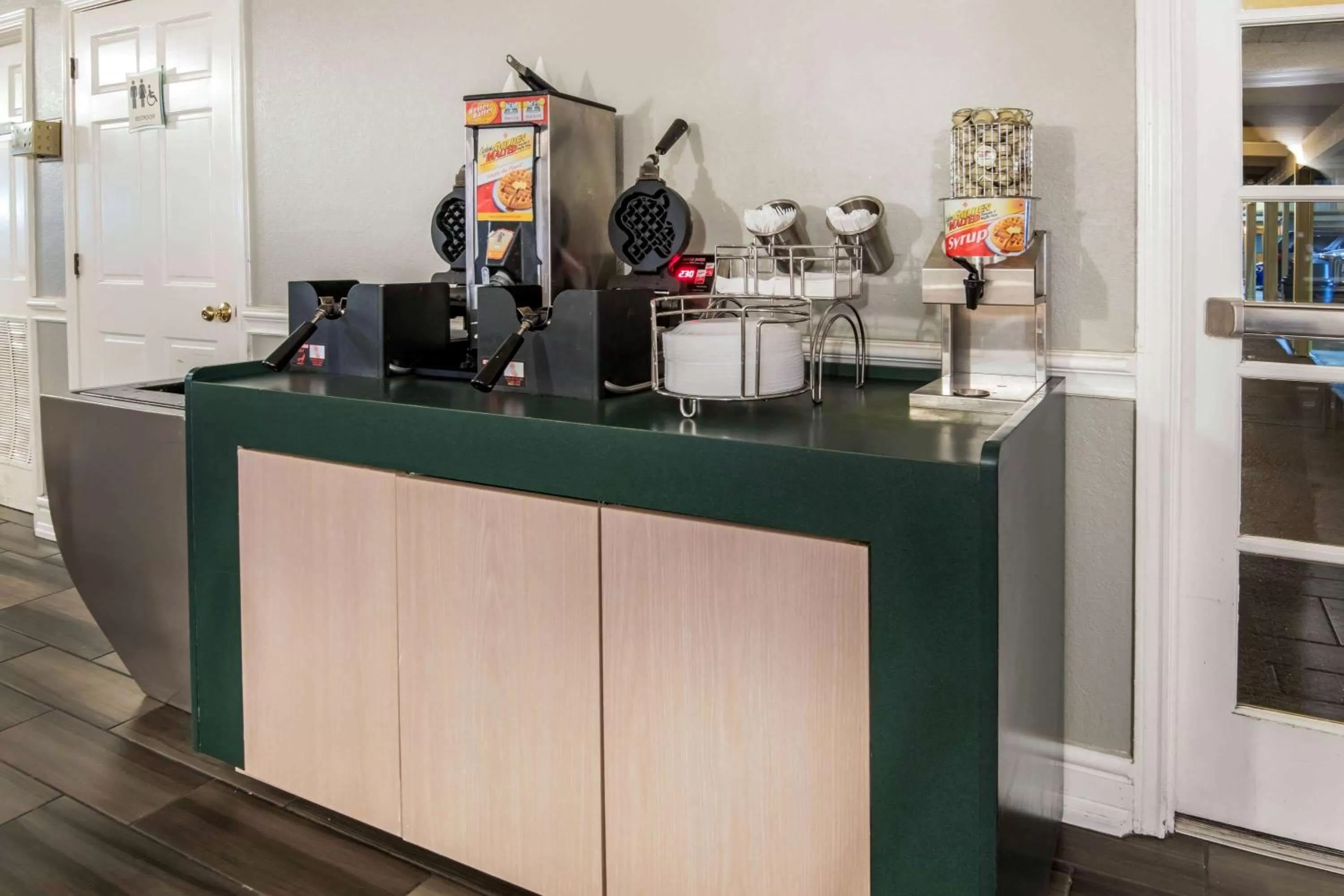 Restaurant/places to eat in La Quinta Inn By Wyndham IH-10 West San Antonio TX