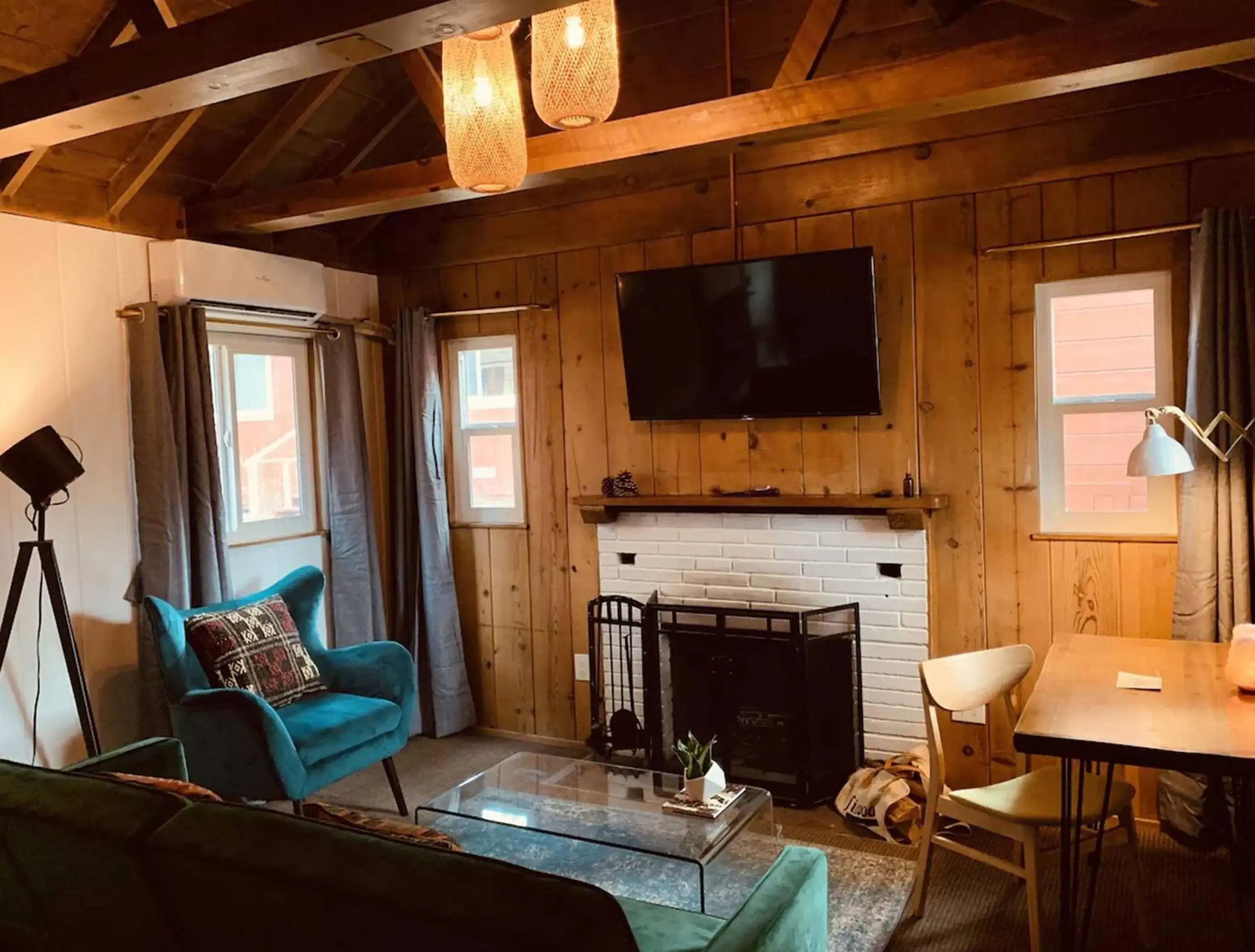 TV and multimedia, Seating Area in Grand Pine Cabins