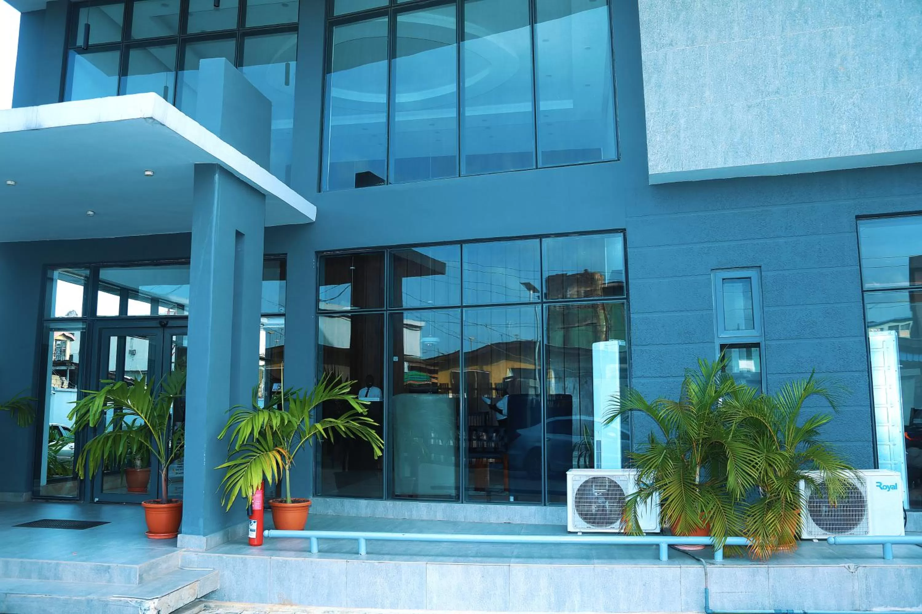 Entertainment in Hotel Capitol