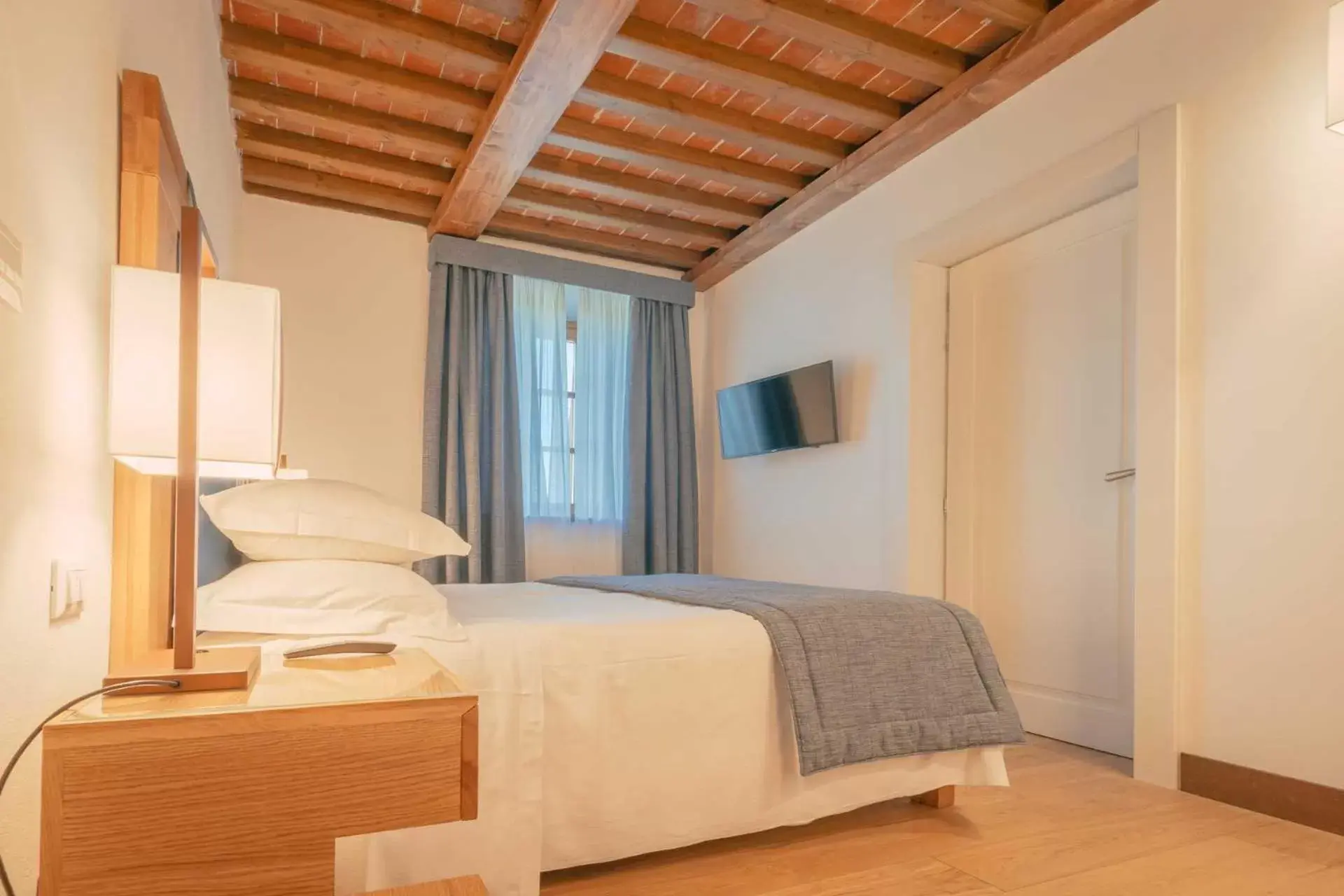 Bed in Villa Tolomei Hotel & Resort