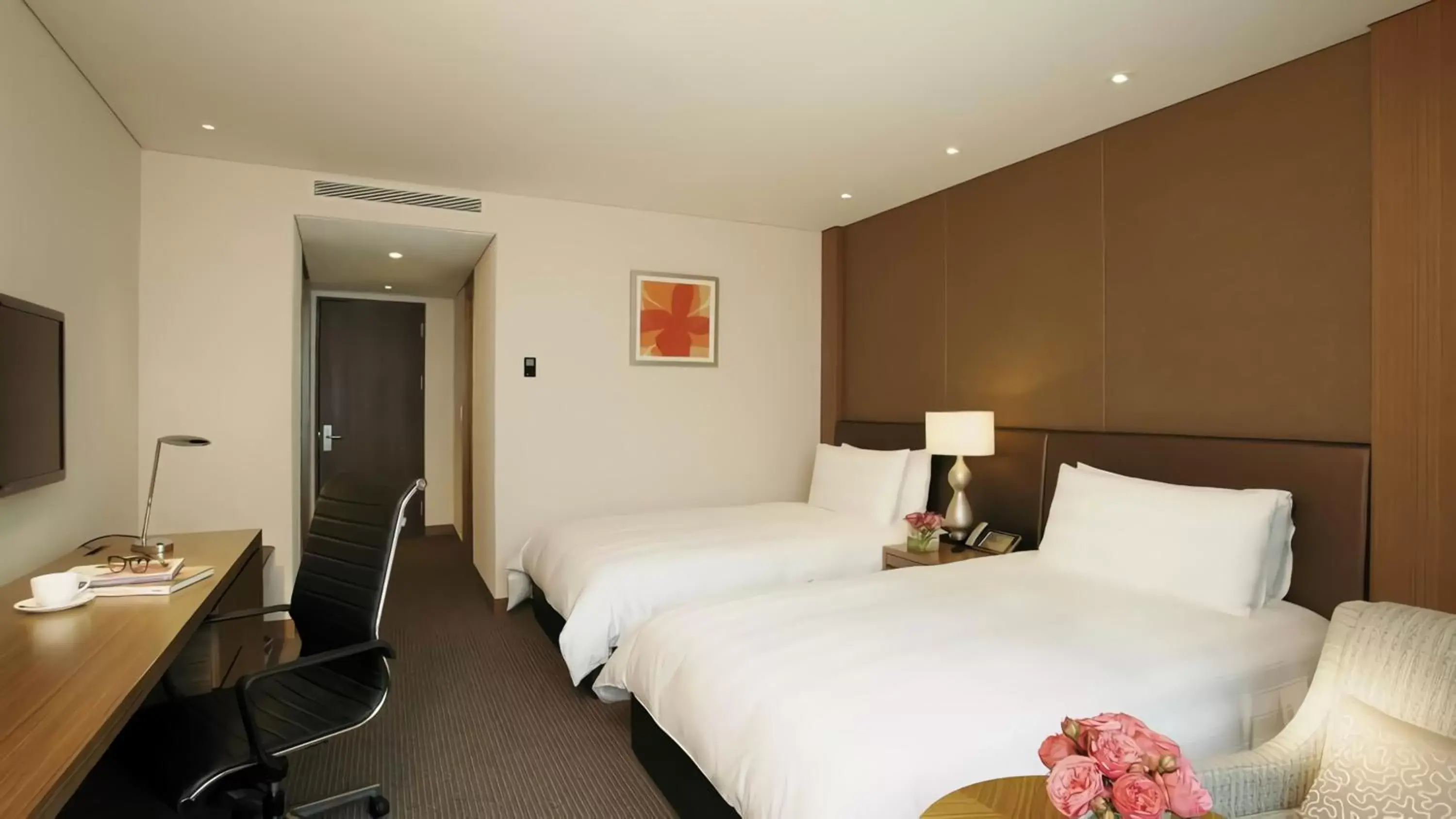 Communal lounge/ TV room, Bed in LOTTE City Hotel Gimpo Airport