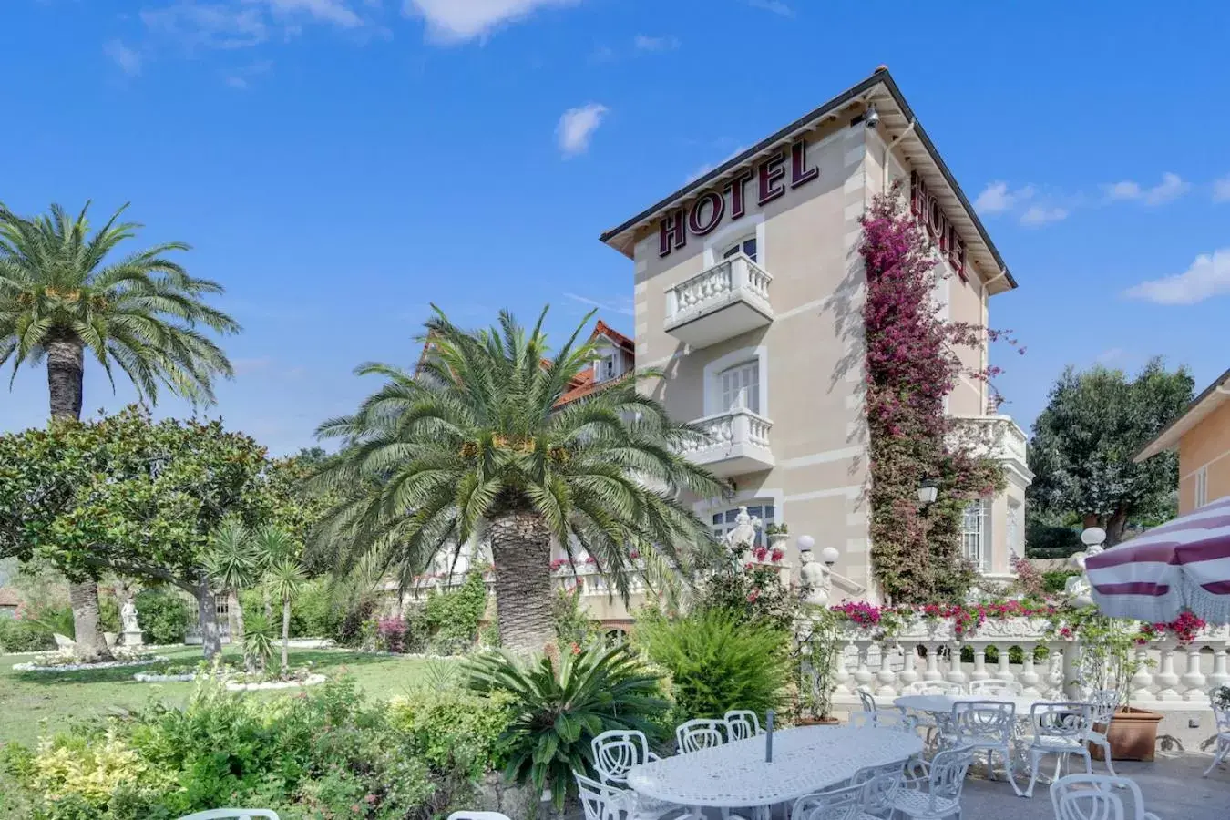 Property Building in Le Château de Mei Lese