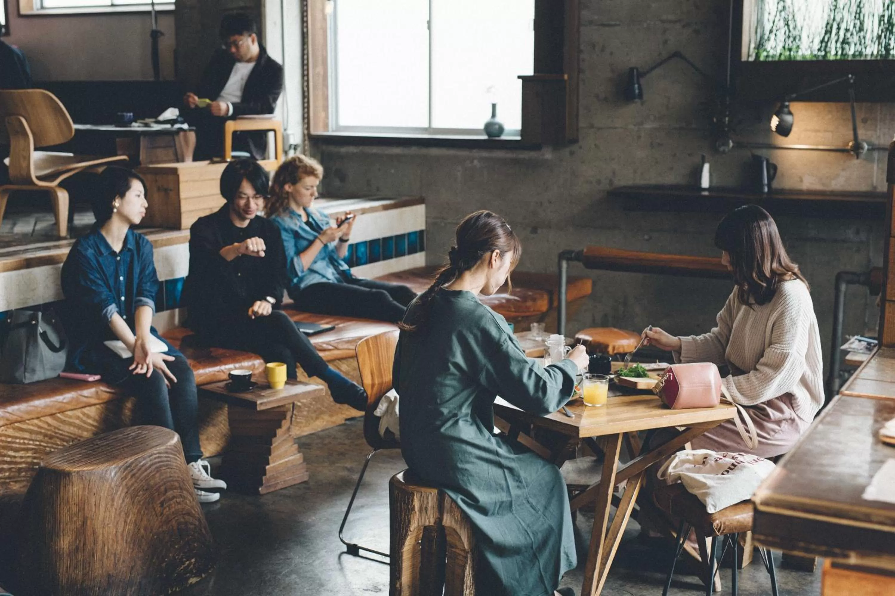 Restaurant/places to eat in Nui. HOSTEL & BAR LOUNGE