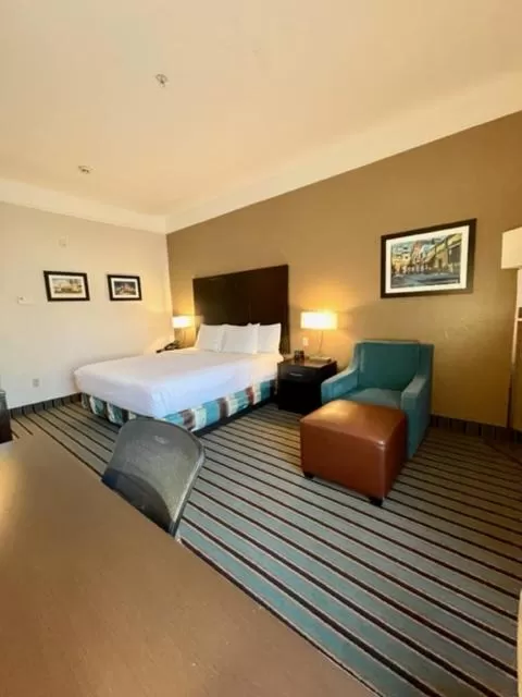 Bed in La Quinta by Wyndham Bakersfield North