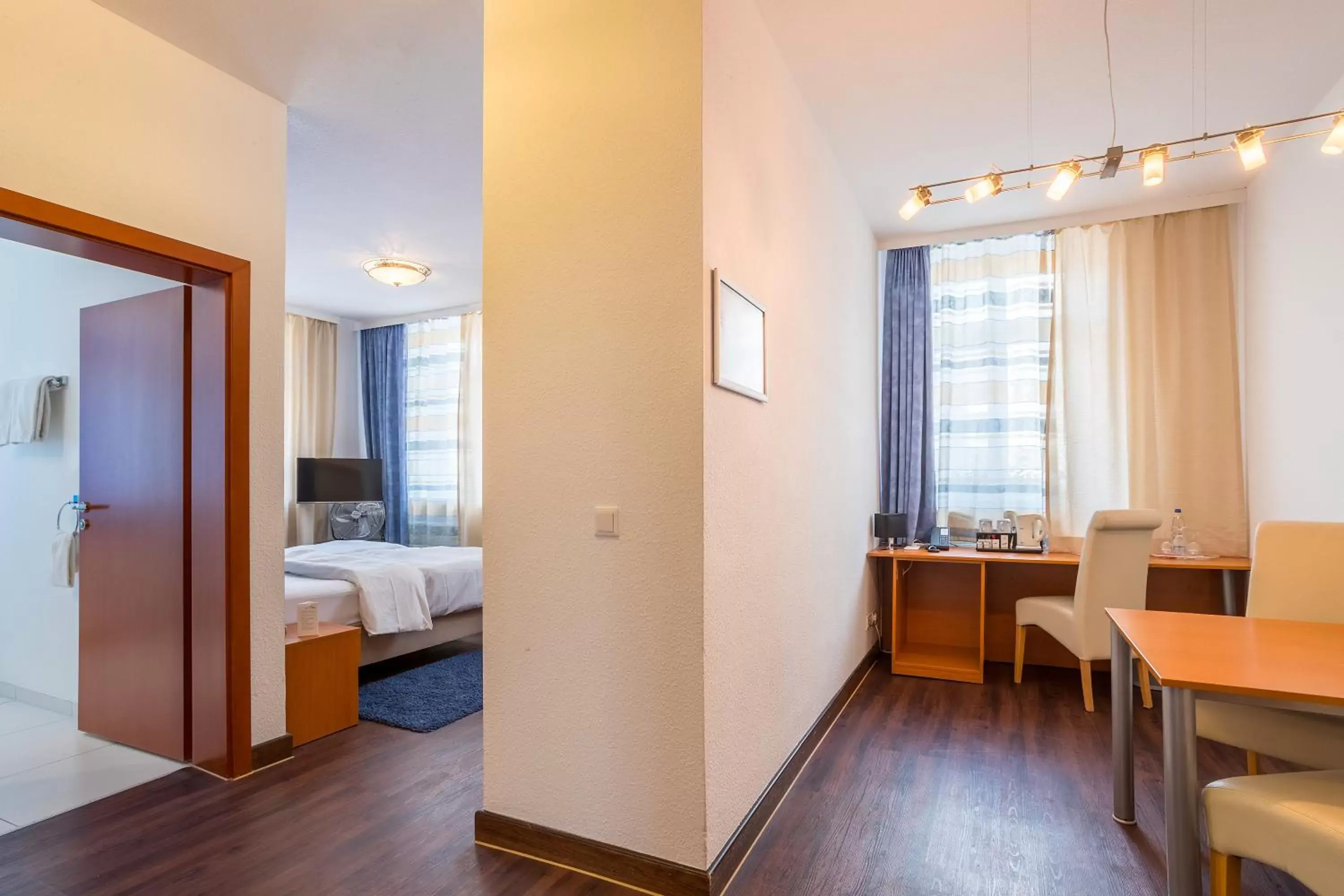 Photo of the whole room, Bed in Hotel Bayrischer Hof Photo of the whole room, Bed in Hotel Bayrischer Hof