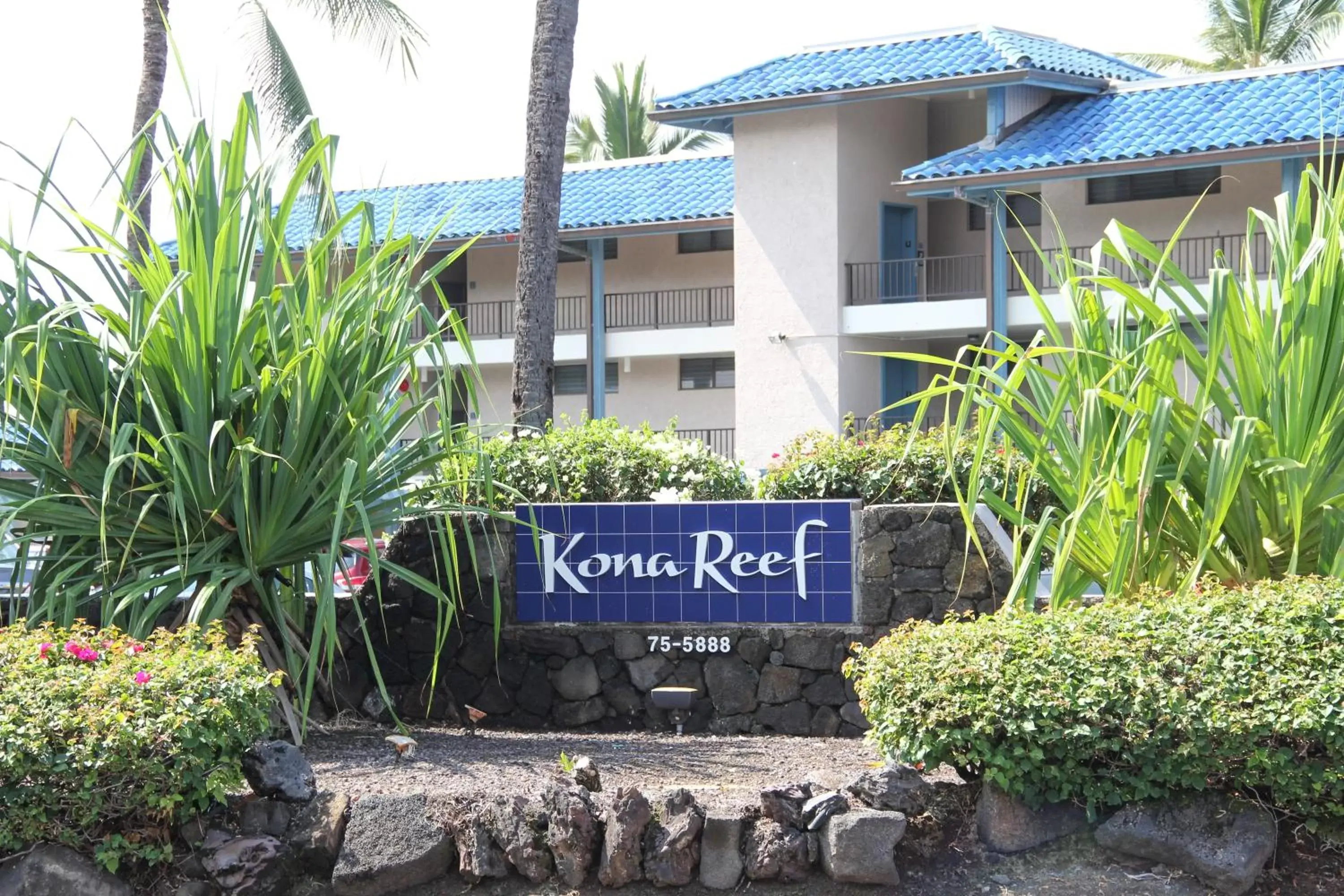 Shower, Property Building in Kona Reef Resort by Latour Group