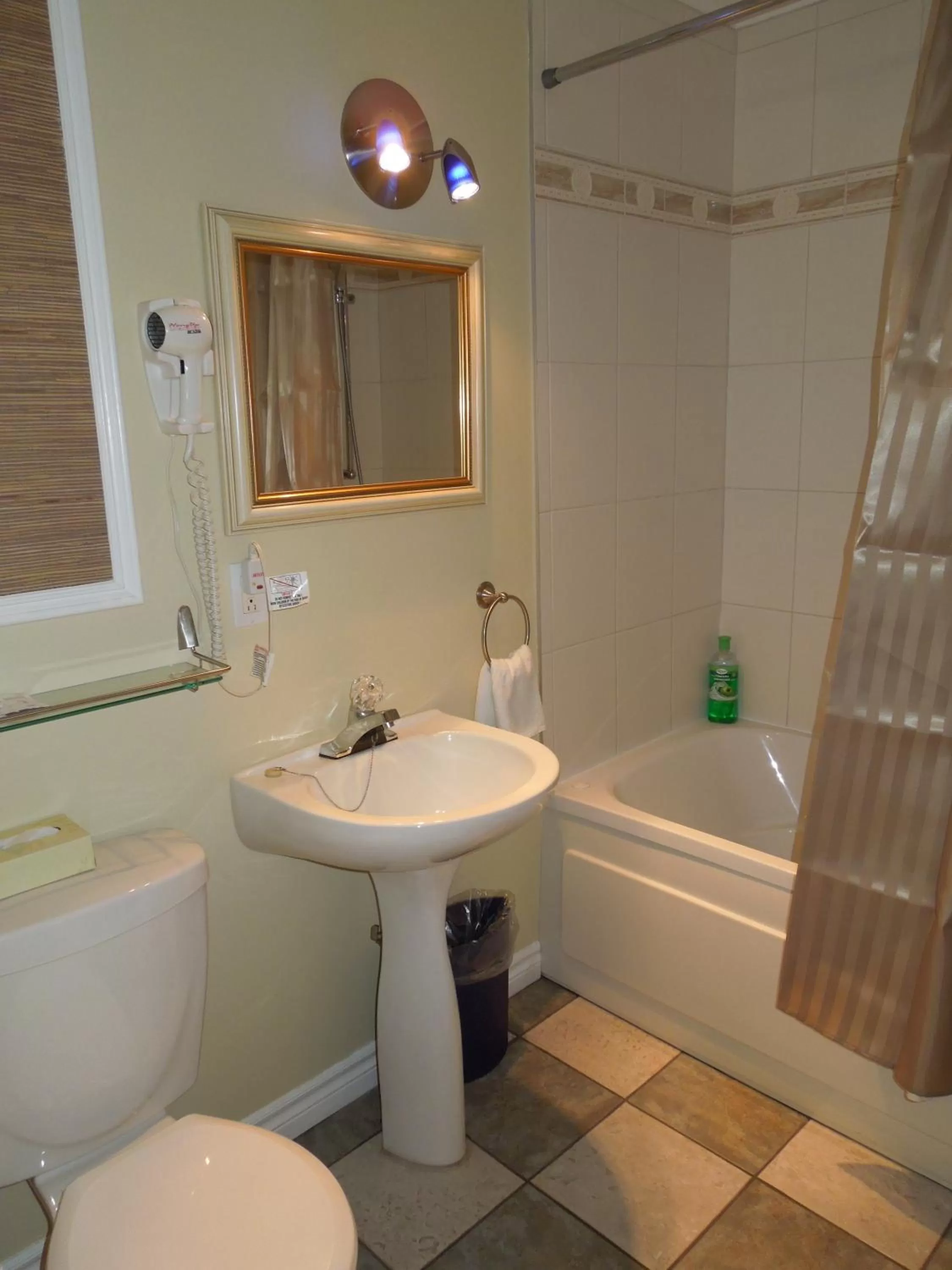 Bathroom in Motel Derfal