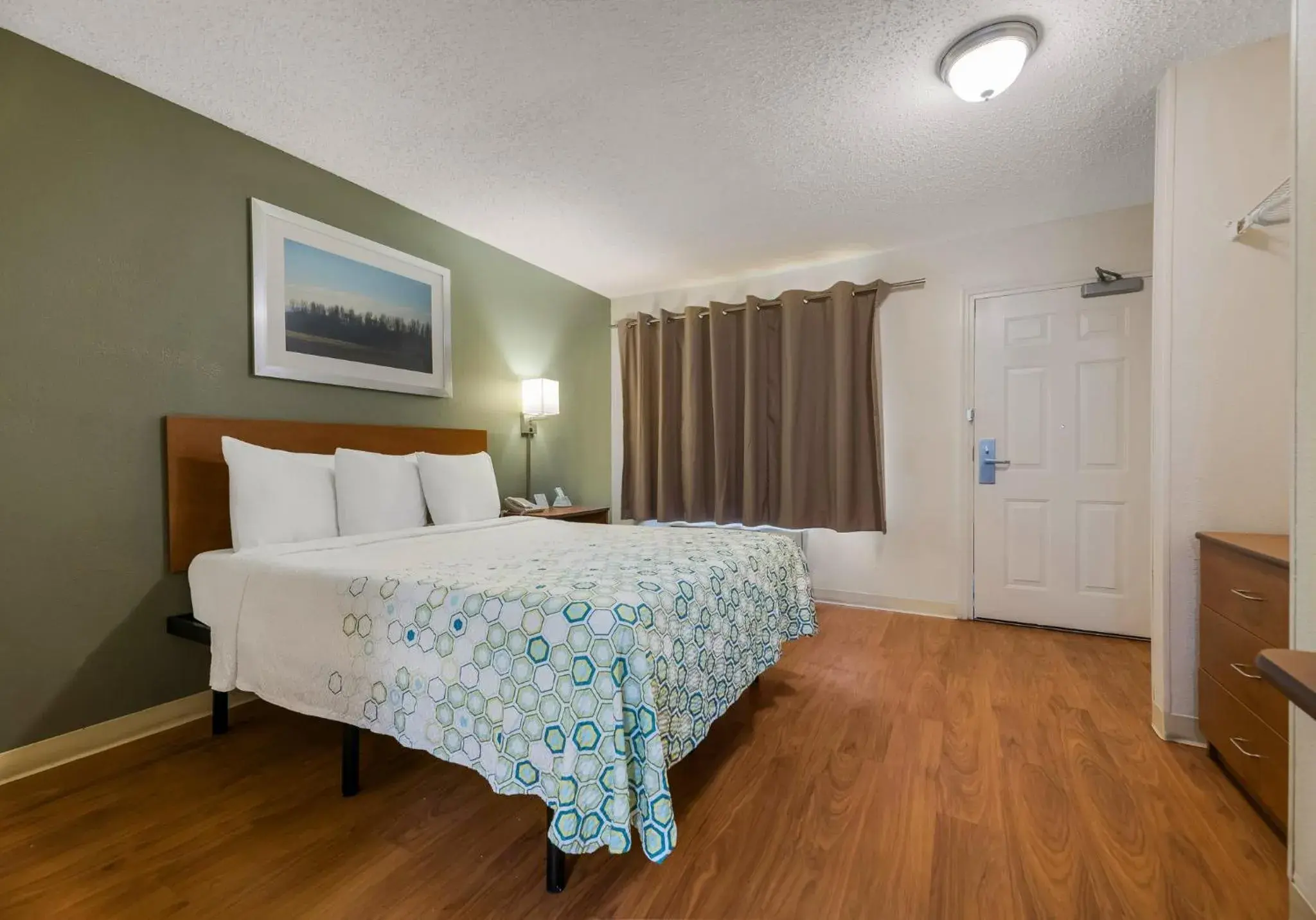 Bedroom, Bed in HomeTowne Studios by Red Roof Orlando - UCF Area
