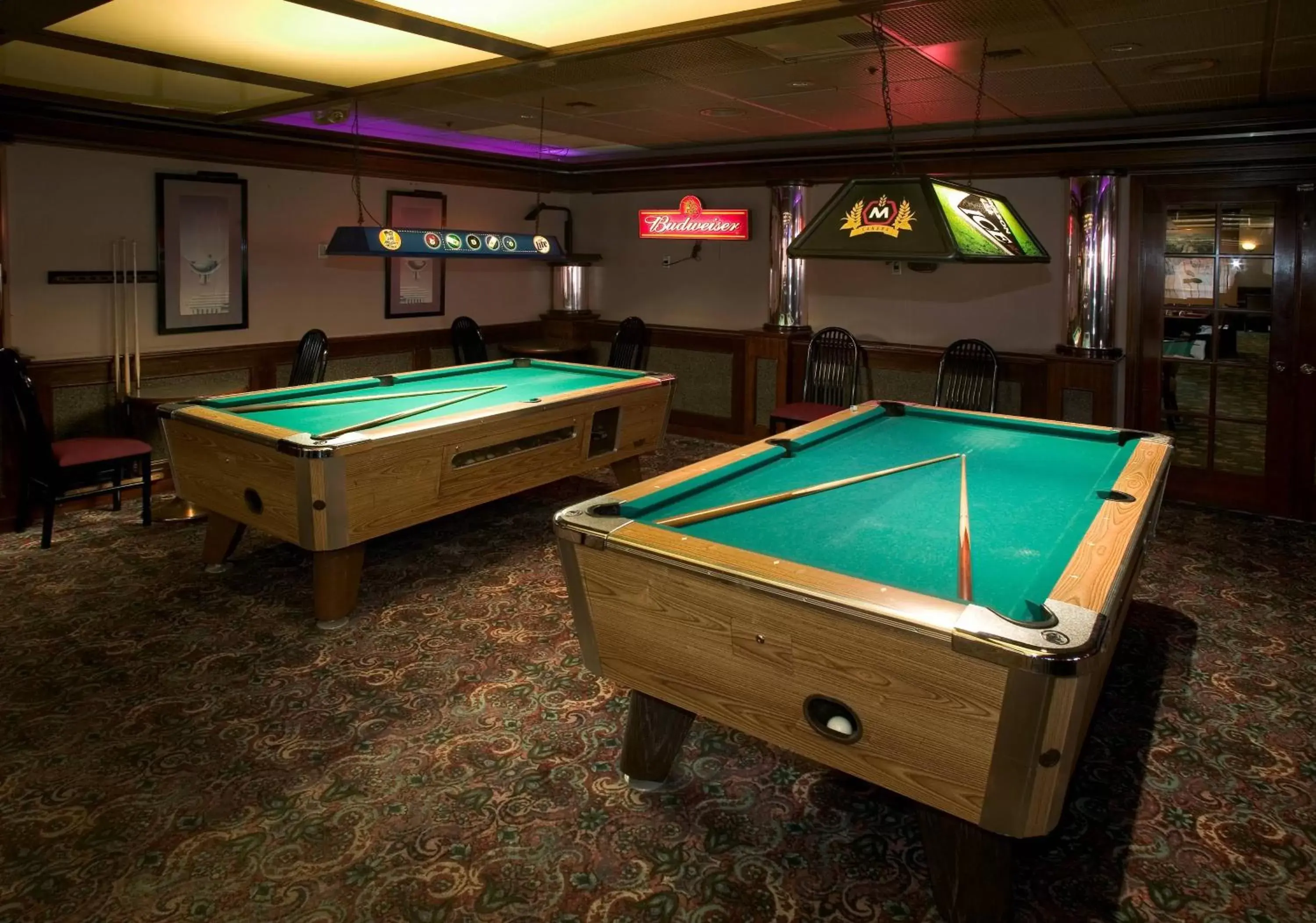 Lounge or bar, Billiards in Red Lion Hotel Yakima Center