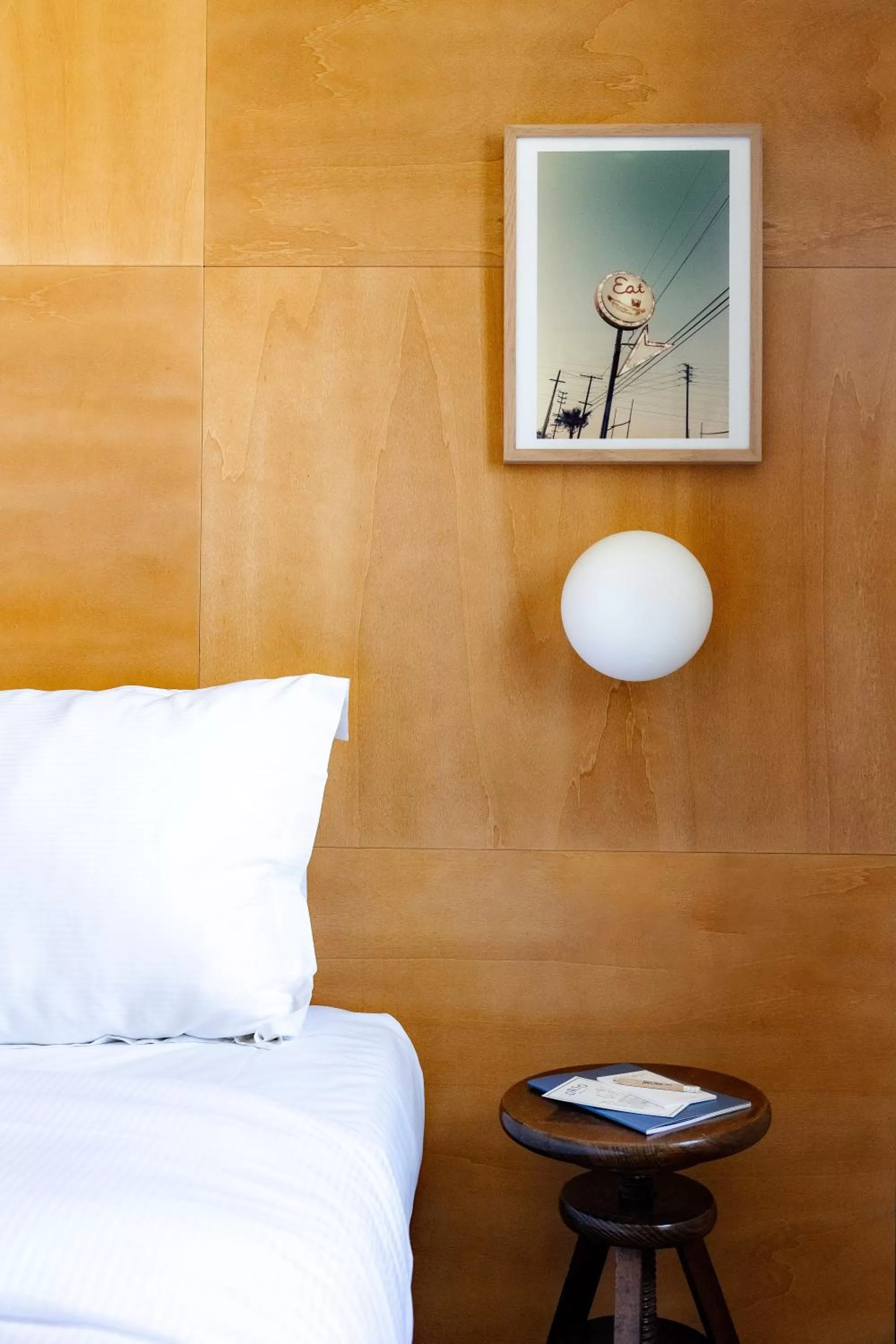 Decorative detail, Bed in Hôtel Cabane - Orso Hotels