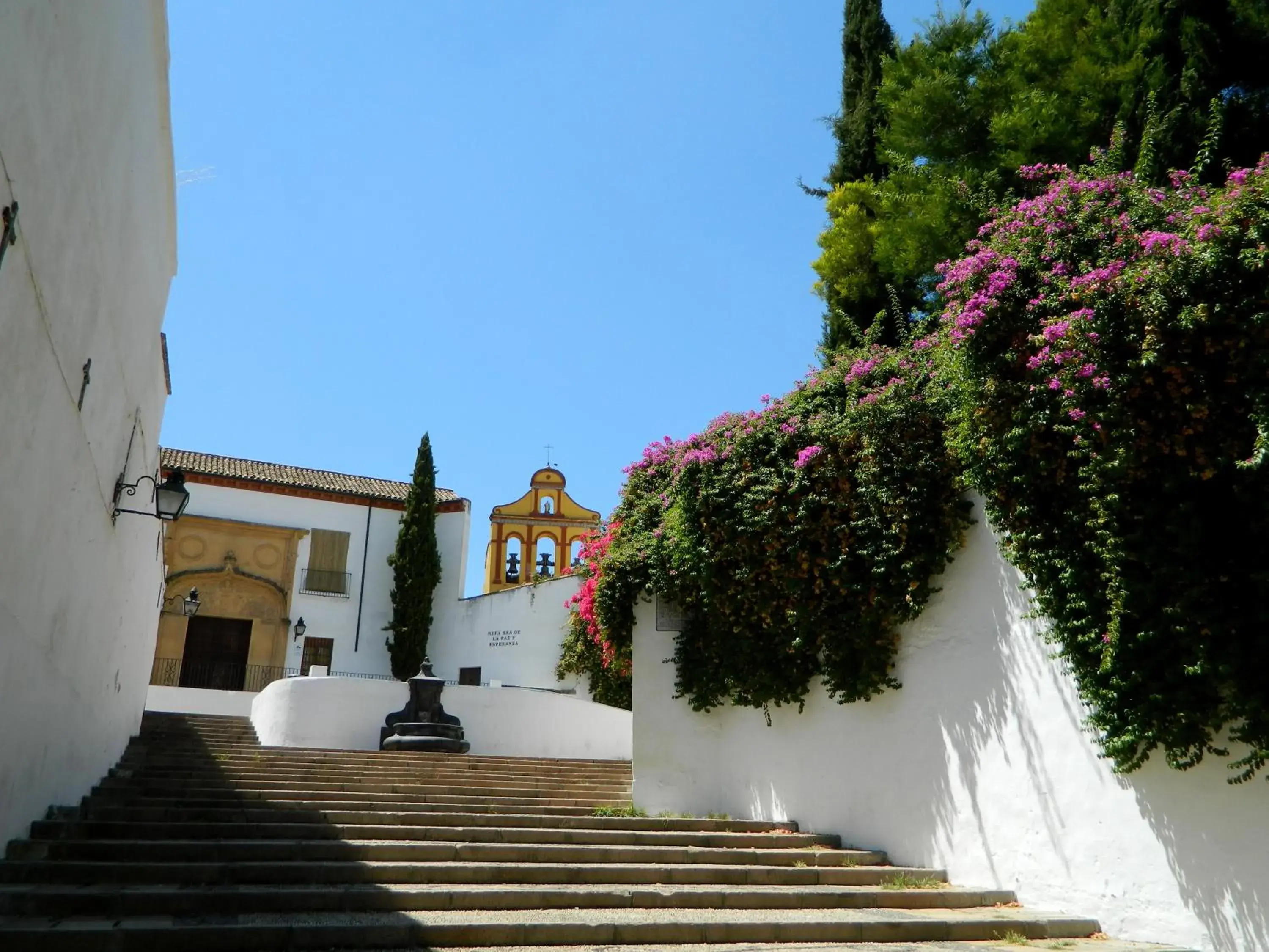 Nearby landmark in Casa de los Naranjos