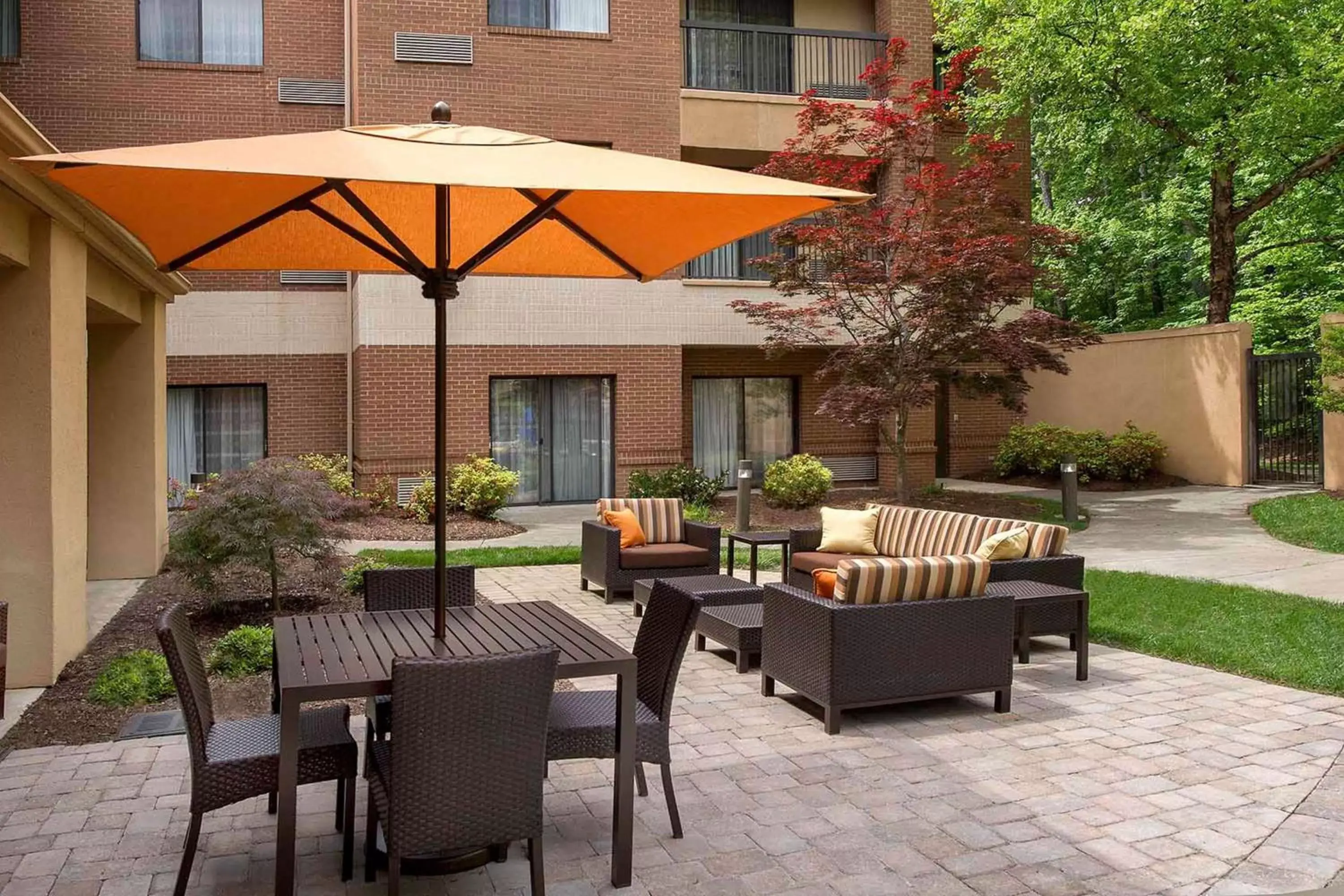 Patio, Restaurant/Places to Eat in Sonesta Select Durham Research Triangle Park