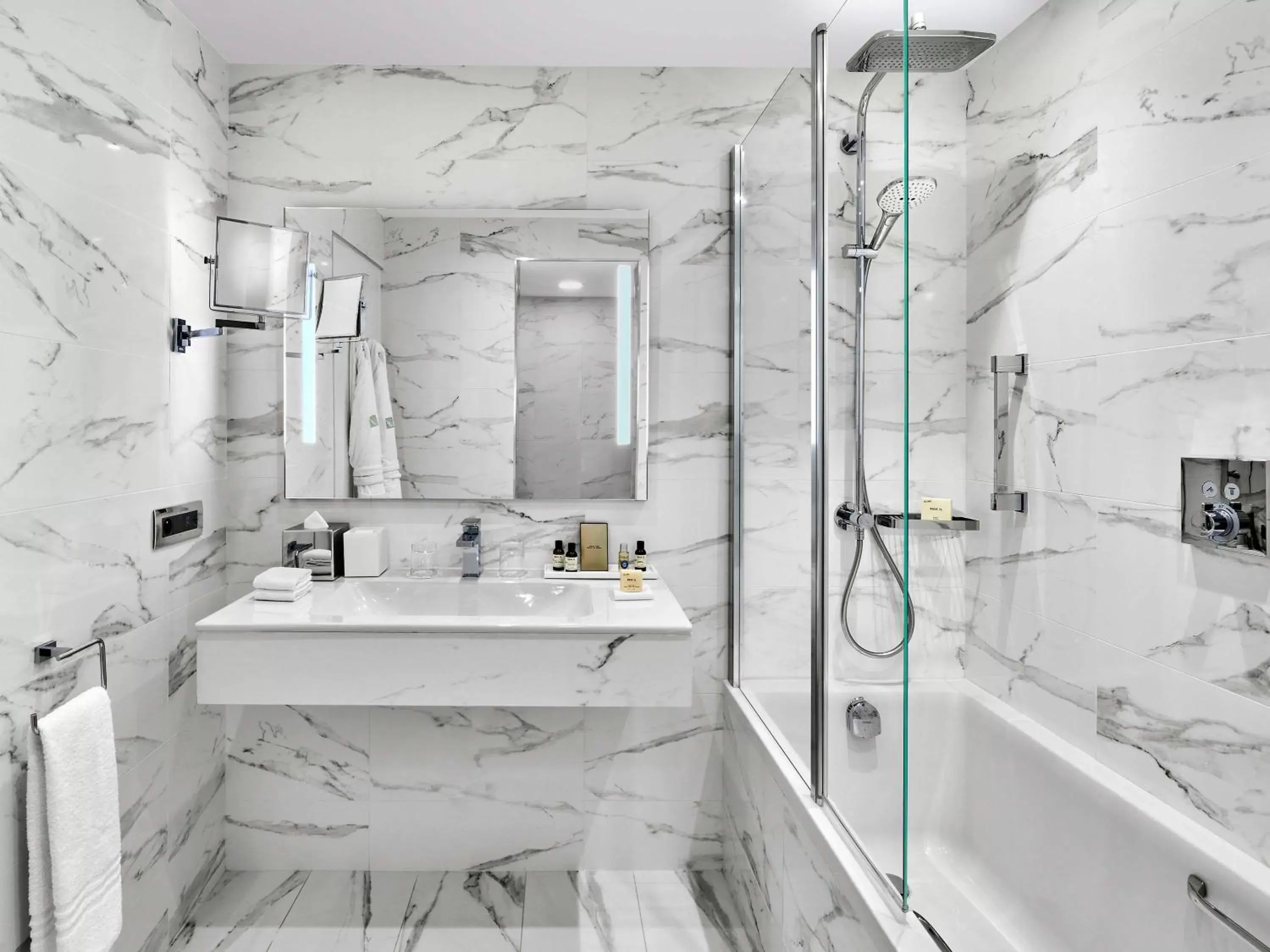 Bathroom in Fairmont Monte Carlo