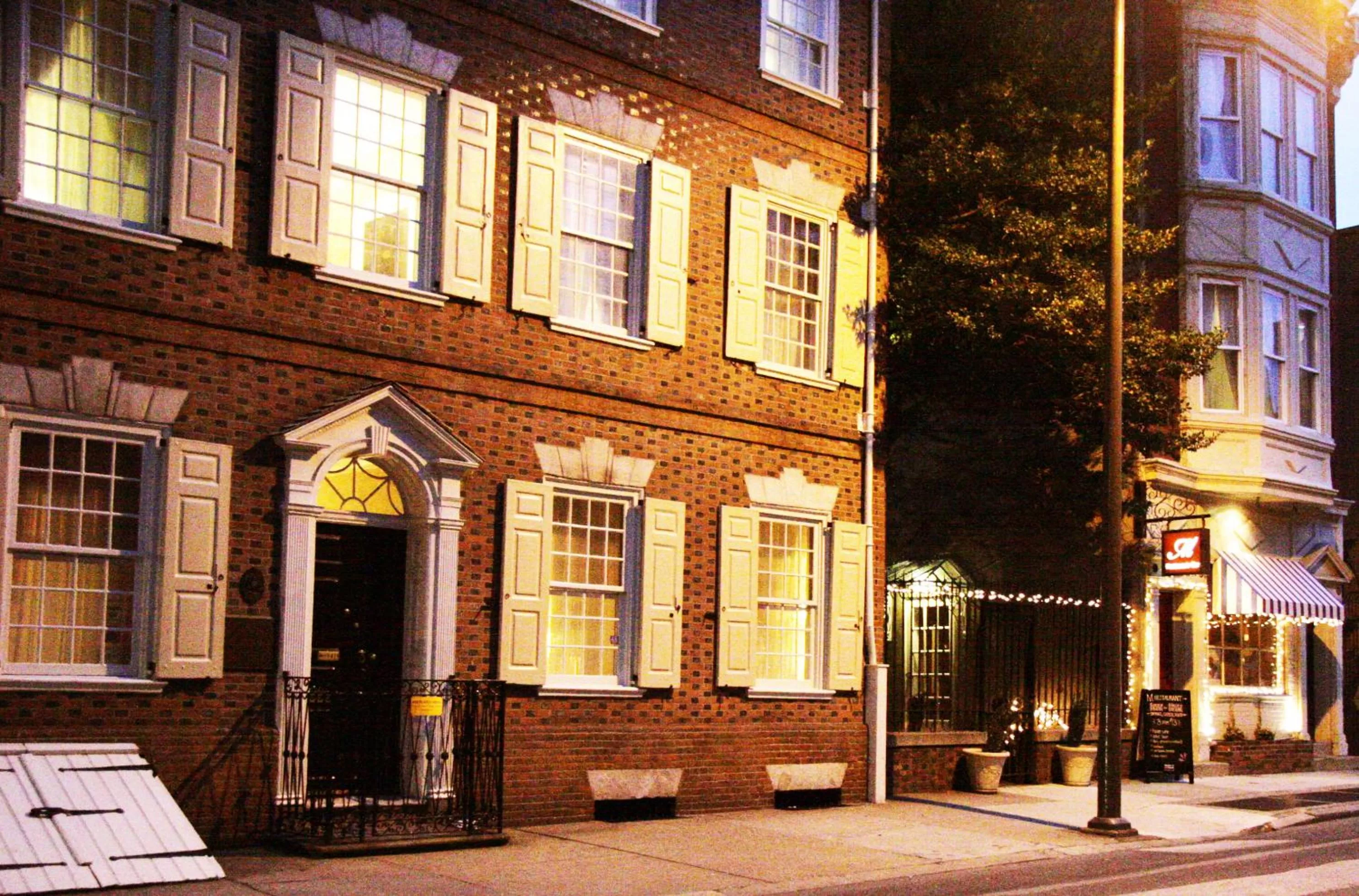 Facade/entrance in Morris House Hotel