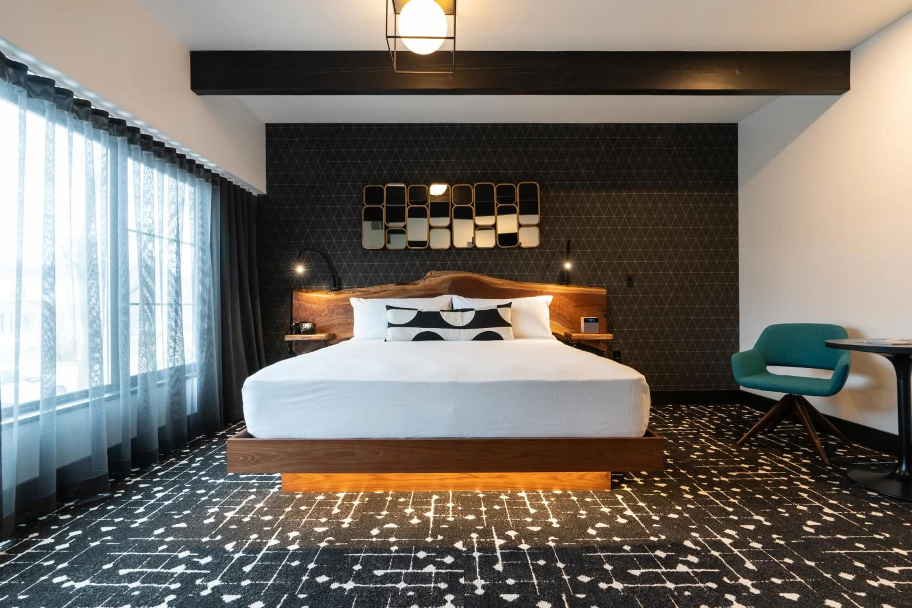 Bedroom, Bed in The Earl in Charlevoix