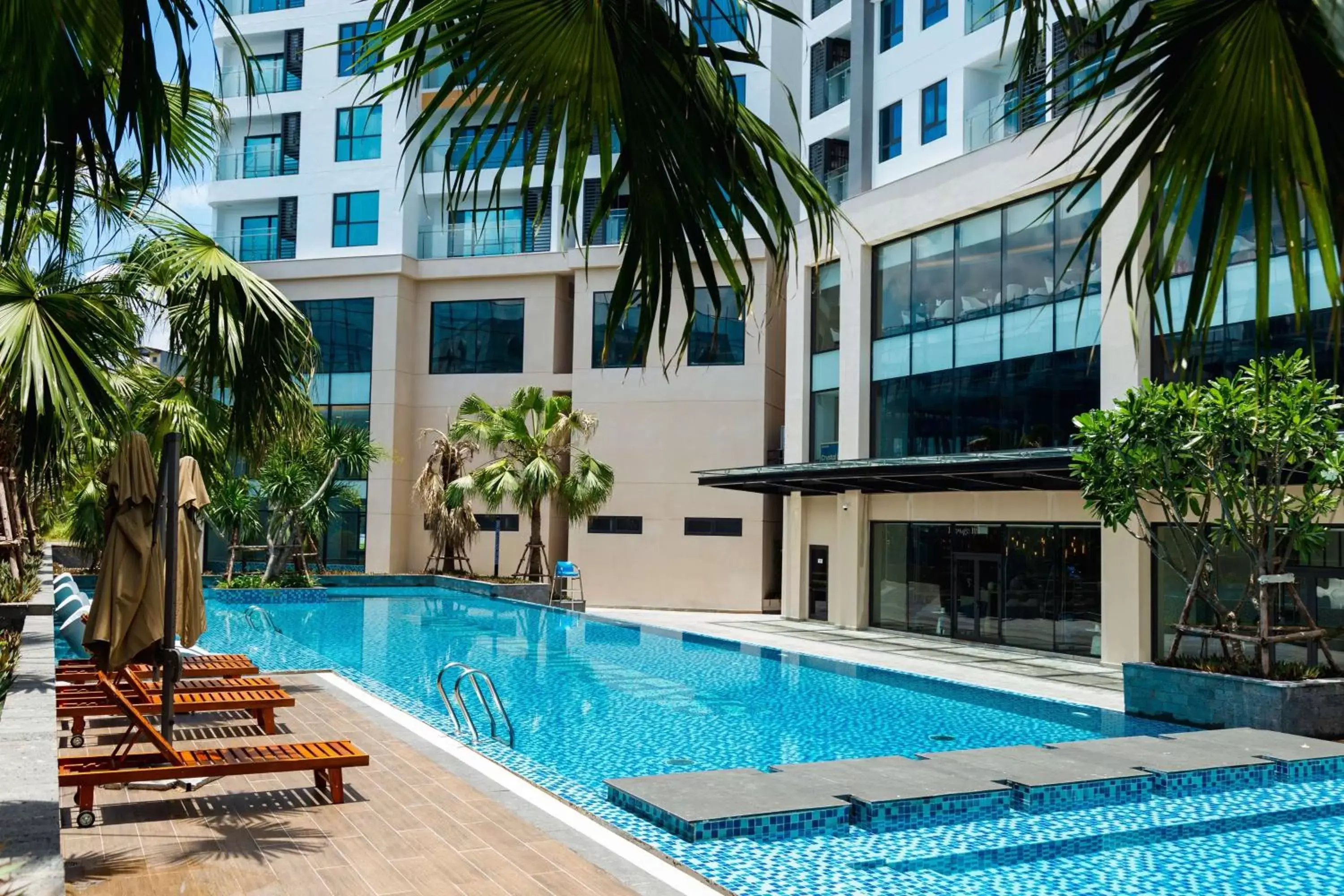 Pool view, Swimming Pool in Best Western Premier Sapphire Ha Long