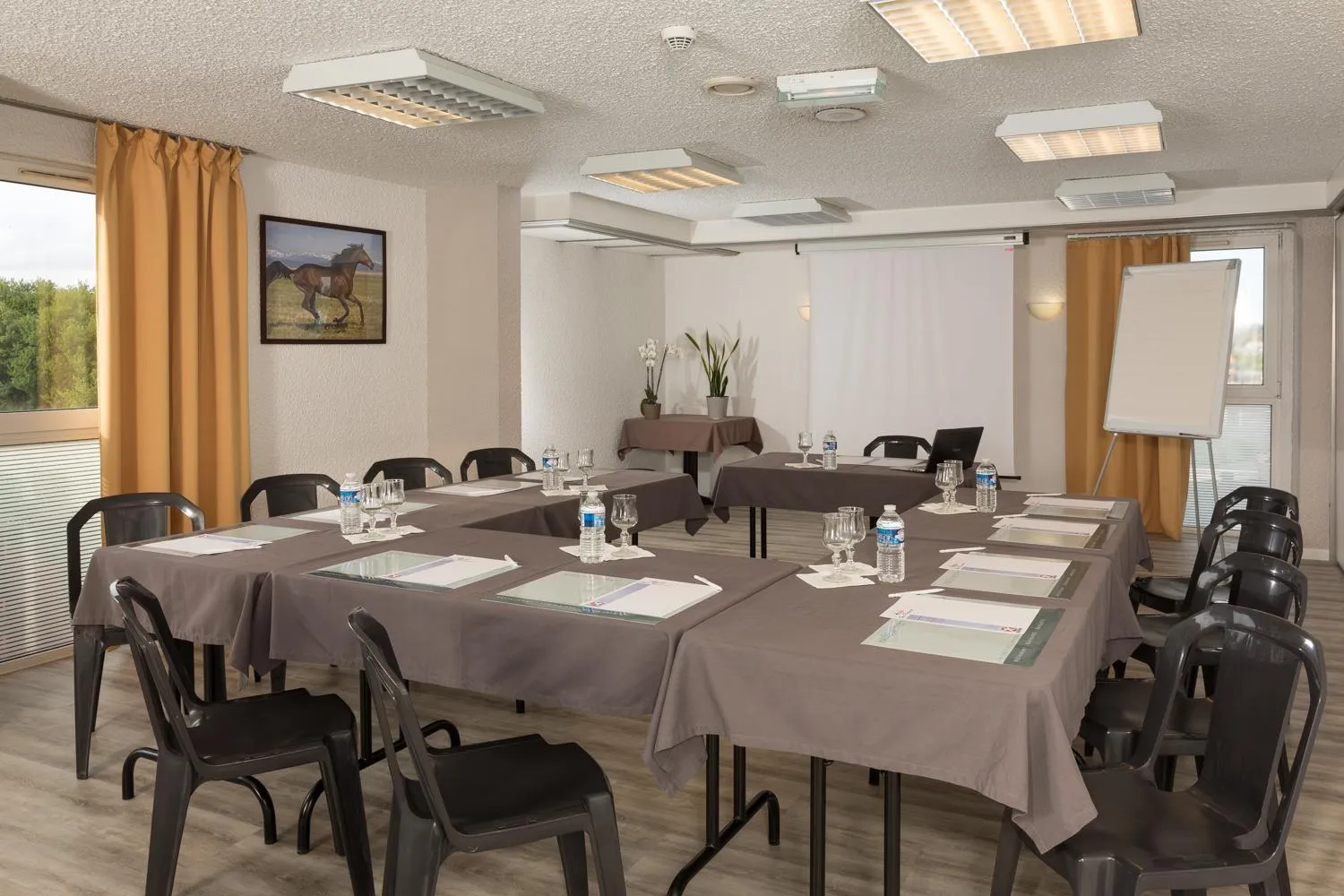 Property building in The Originals Access, Hotel Aries, Argentan (Inter-Hotel)