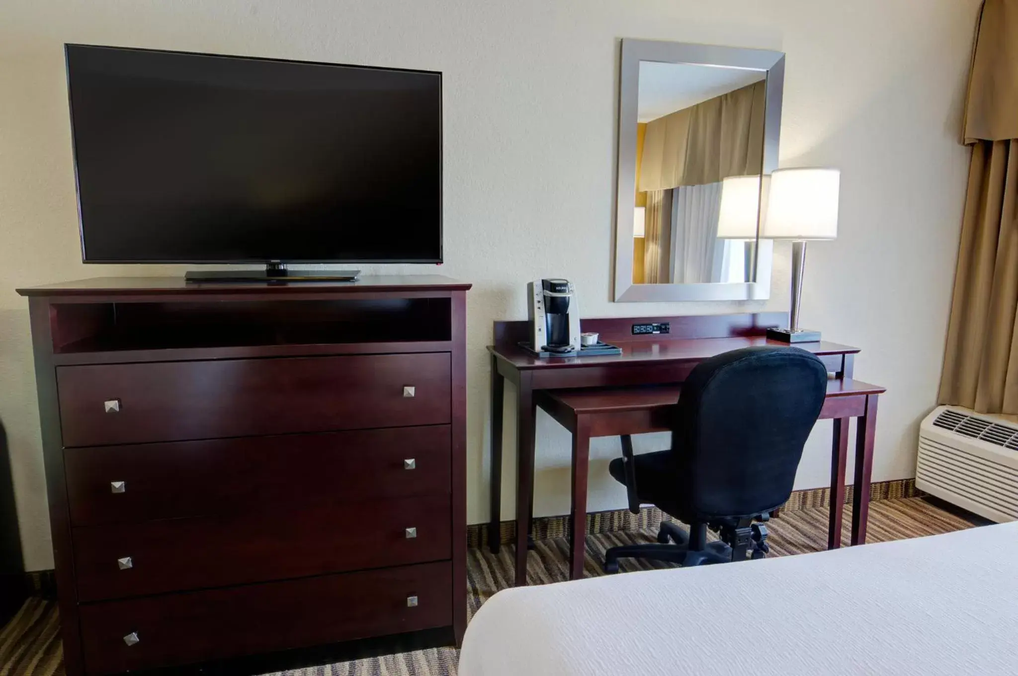 Photo of the whole room, TV/Entertainment Center in Holiday Inn St. Petersburg N - Clearwater, an IHG Hotel