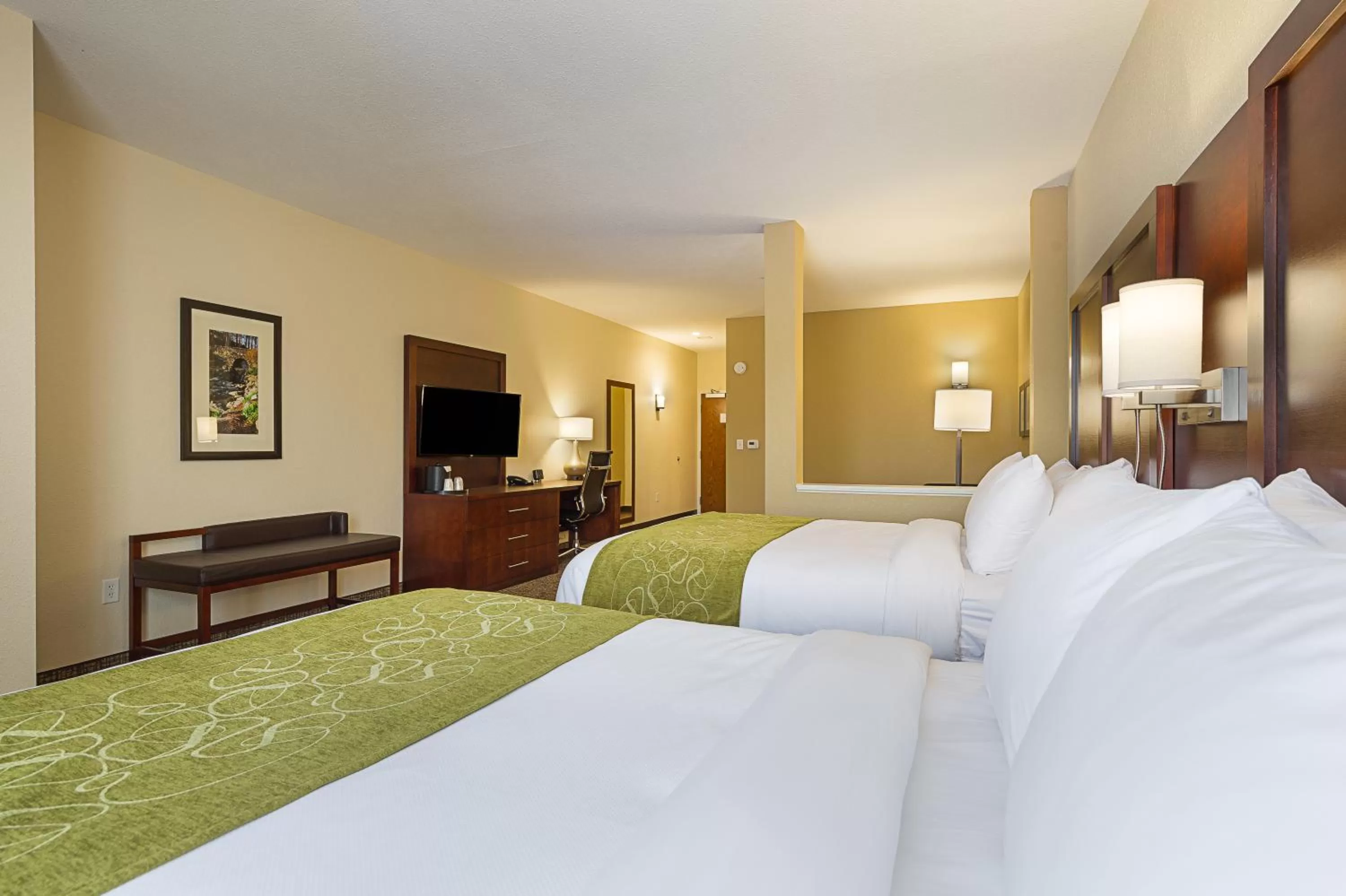 Bed in Comfort Suites Piedmont - Greenville South