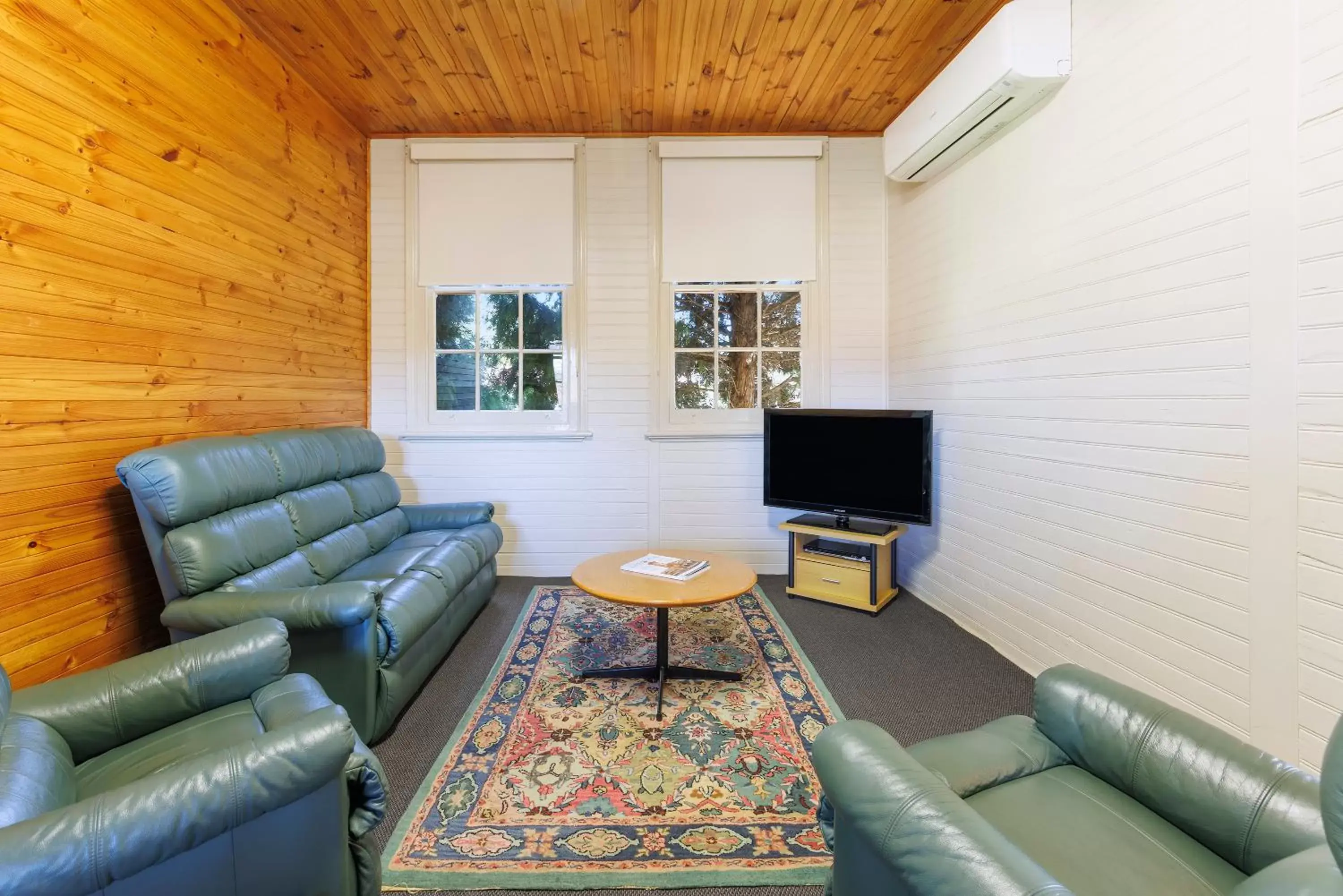 Dining area, Seating Area in Black Gold Motel