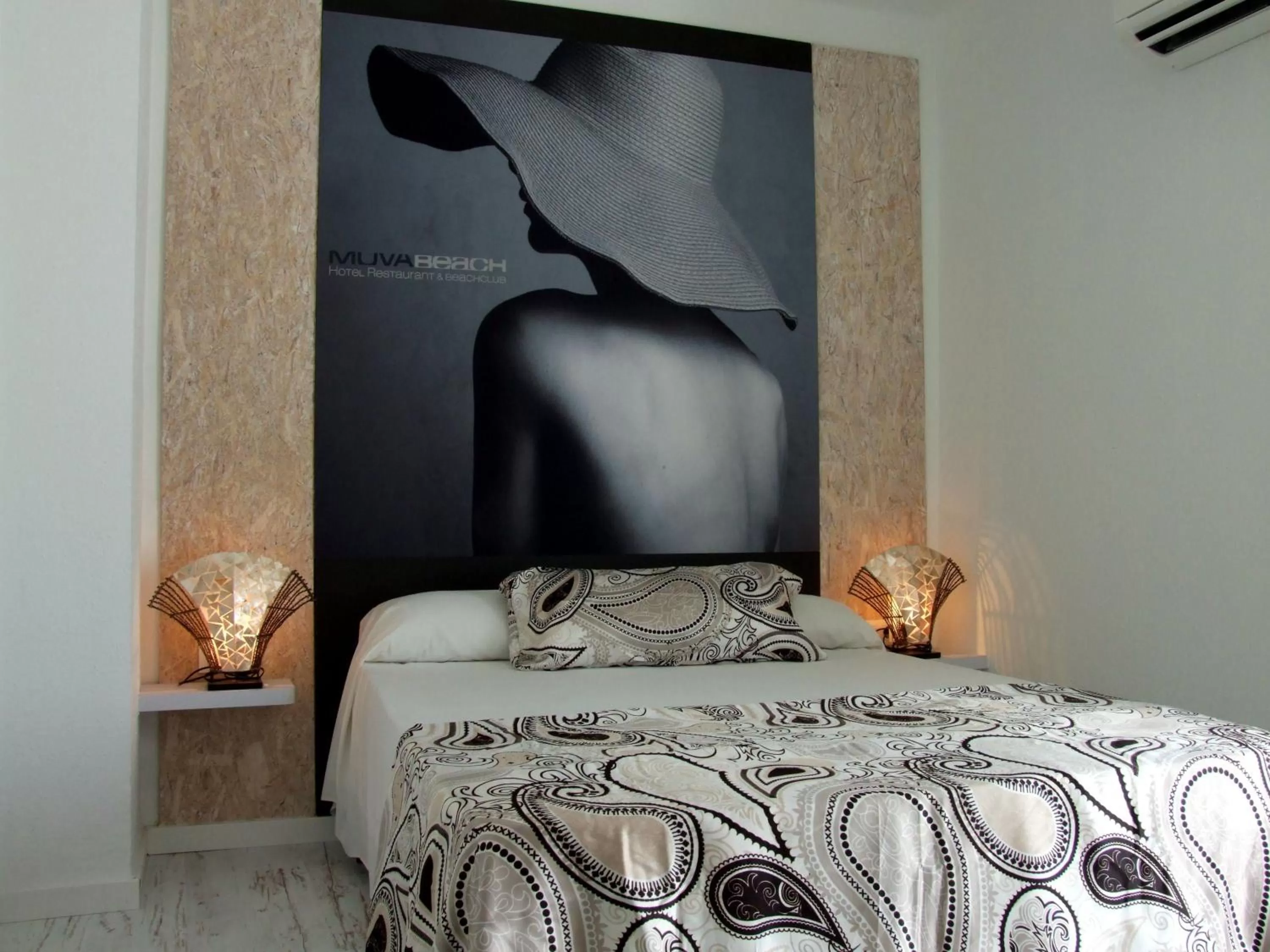 Photo of the whole room, Bed in Hotel Muva Beach