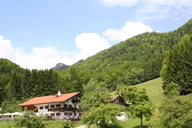 Property building in Berggasthof Butzn Wirt