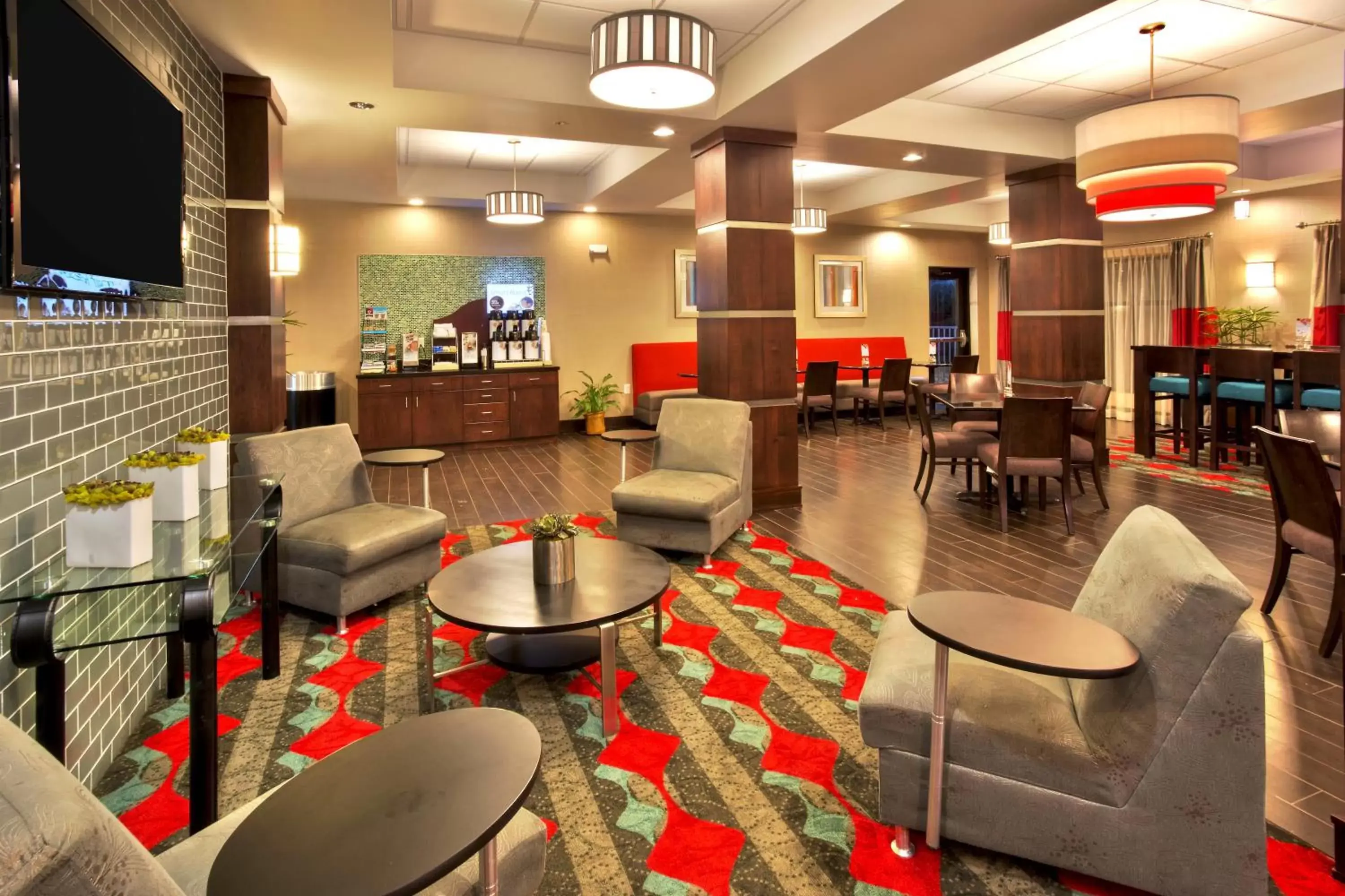 Breakfast, Lounge/Bar in Holiday Inn Express & Suites Oak Ridge, an IHG Hotel