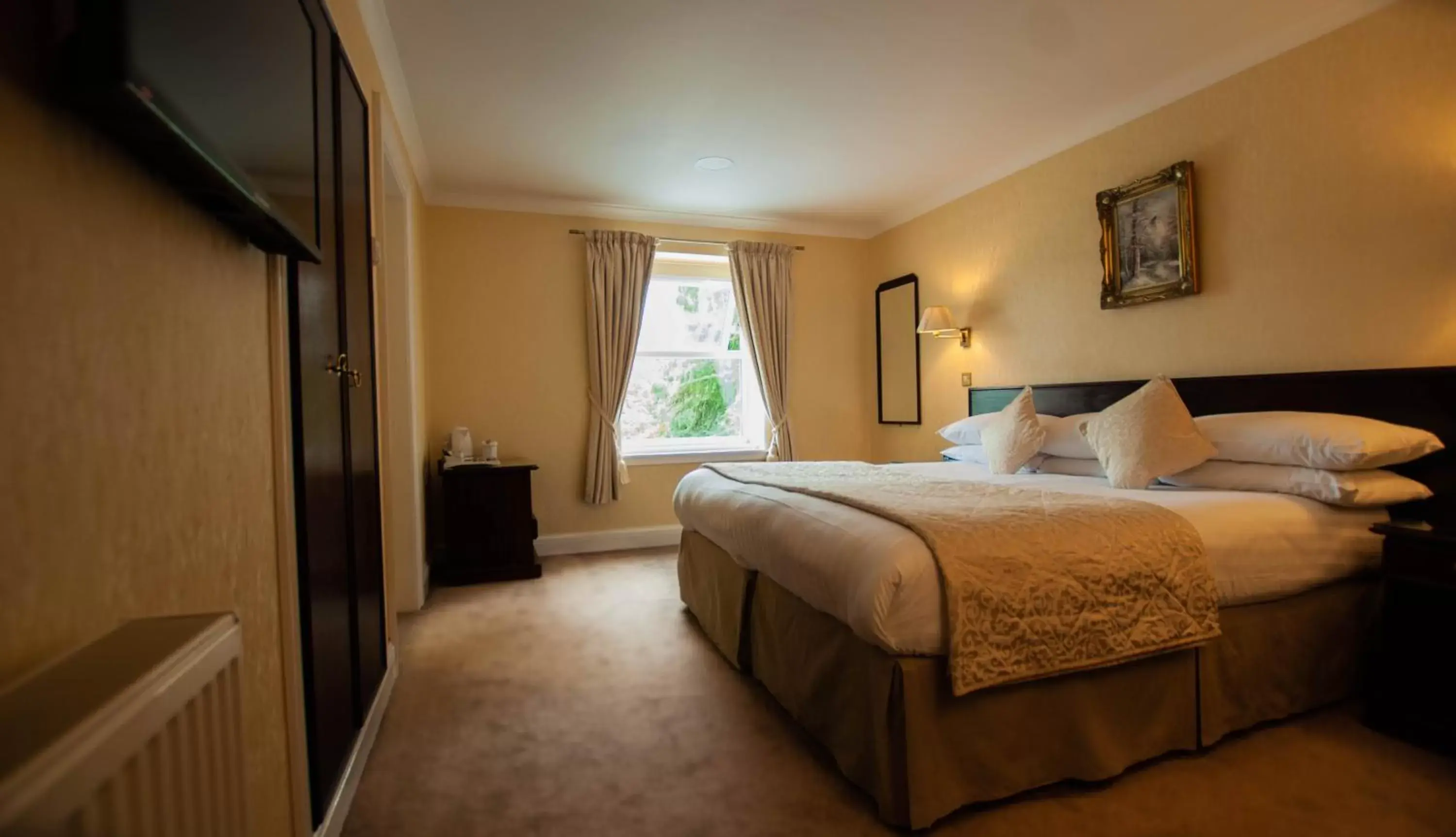 Bedroom, Bed in Westlands of Pitlochry