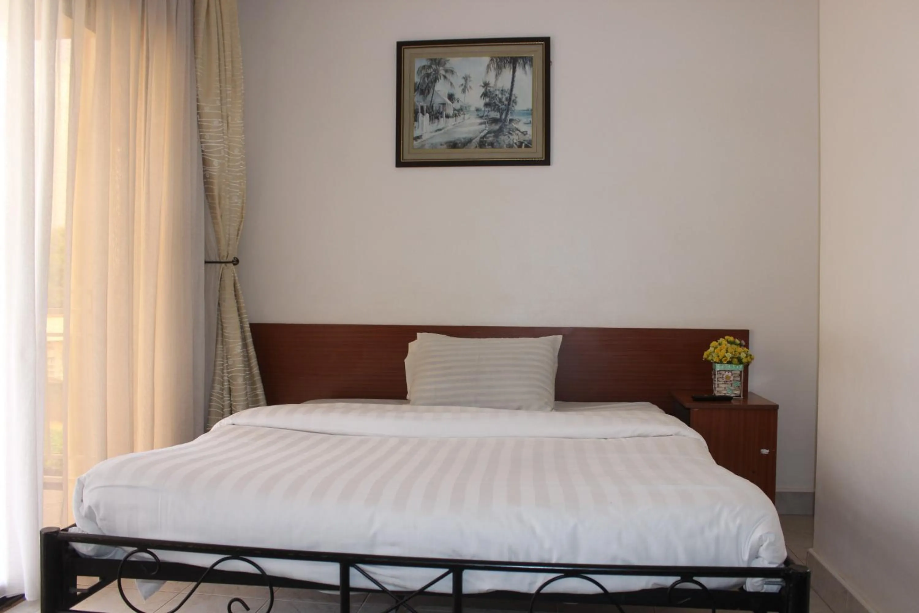 Bedroom, Bed in Sky Hotel International