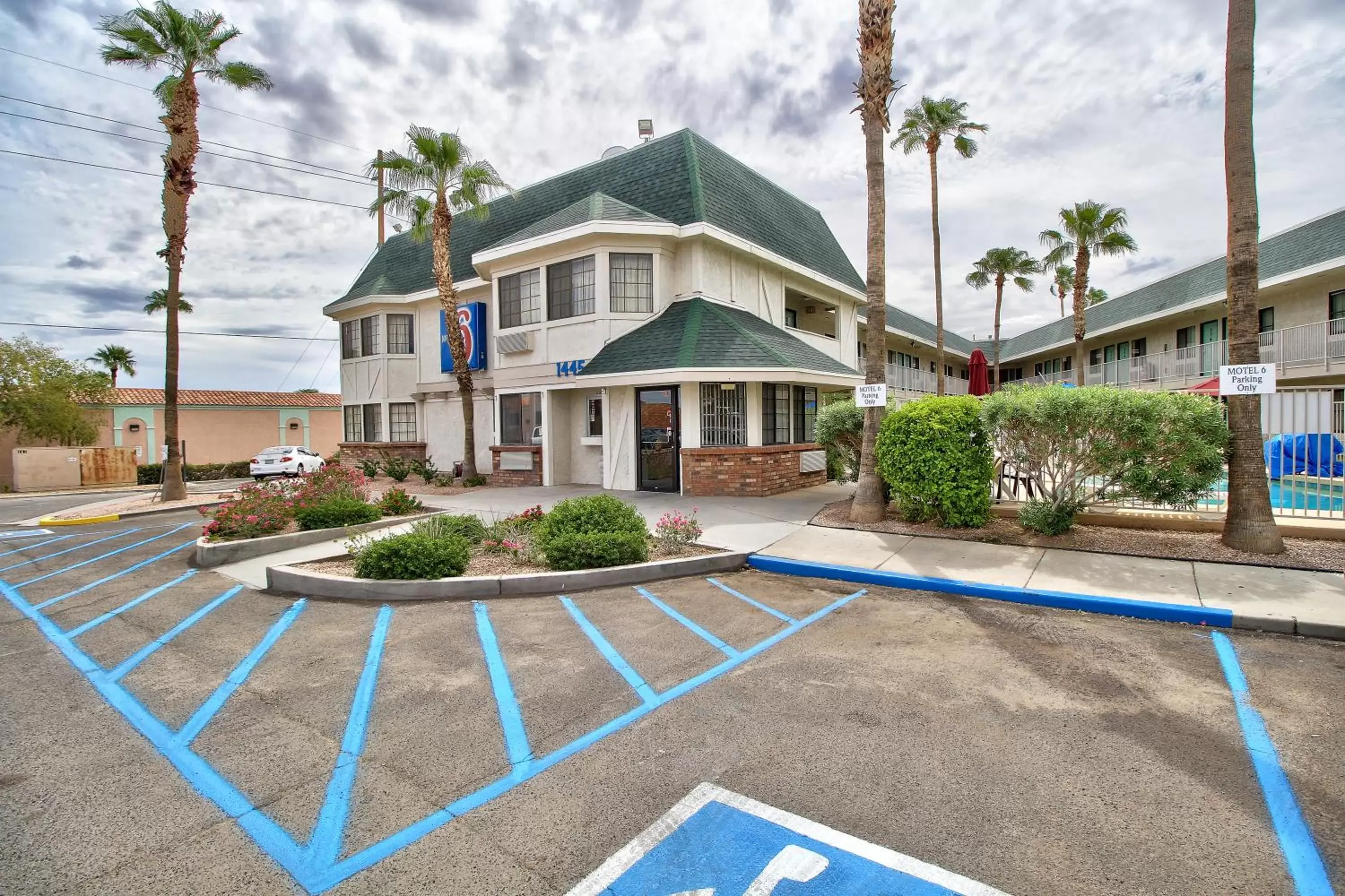 Property Building in Motel 6-Yuma, AZ - East