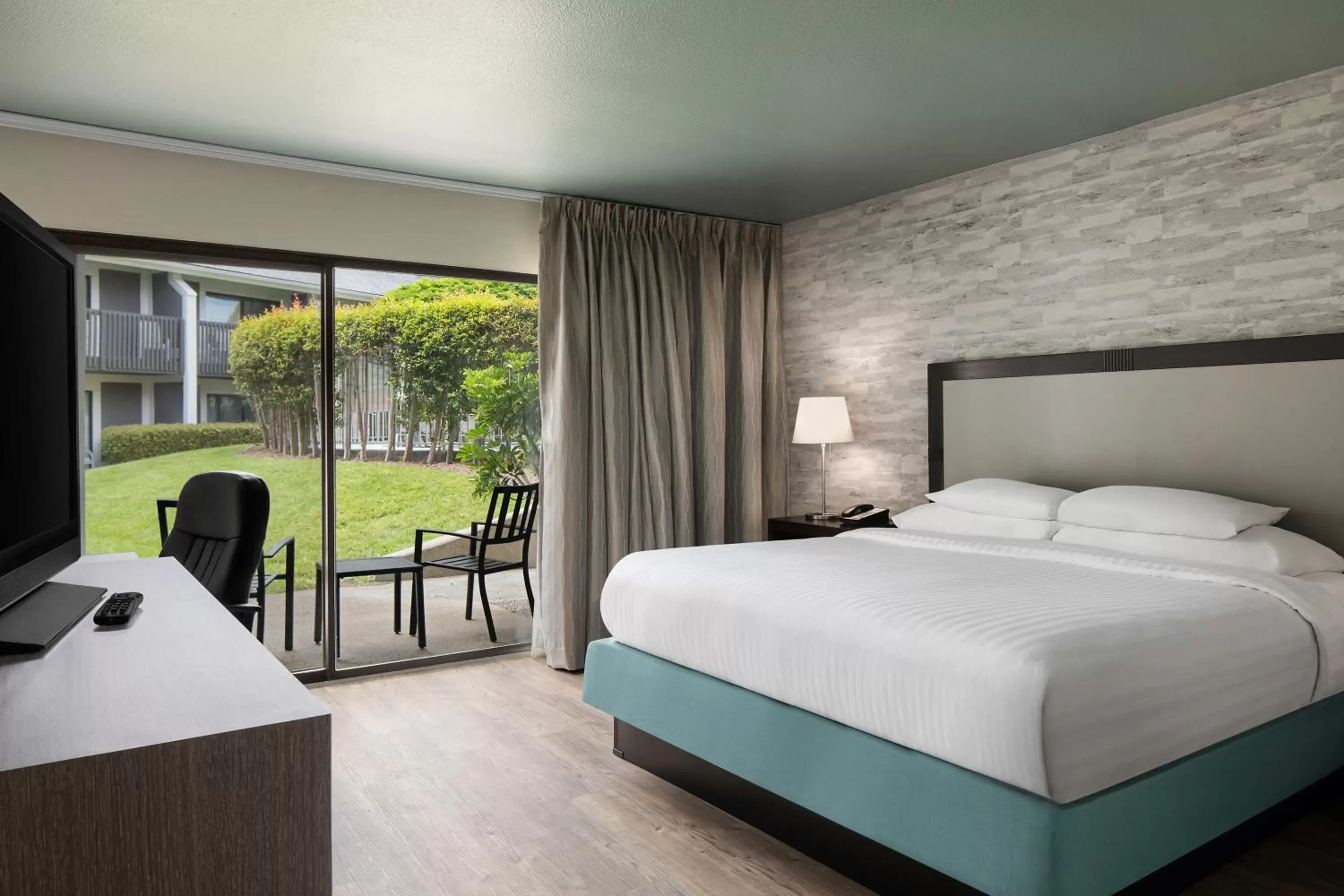 King Room - Disability Access in Carlsbad by the Sea Hotel King Room - Disability Access in Carlsbad by the Sea Hotel