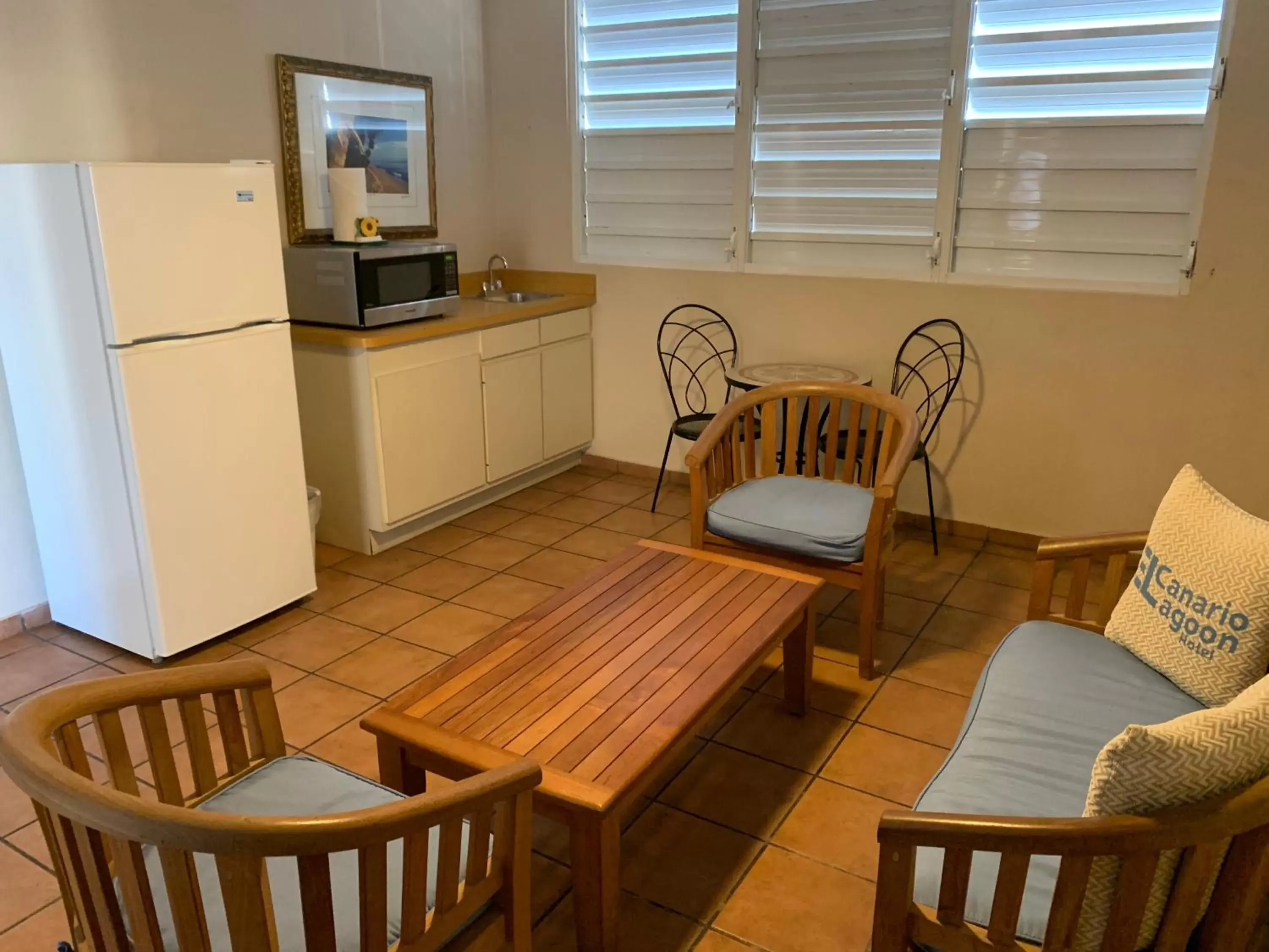 Kitchen or kitchenette, Dining Area in Canario Lagoon Hotel