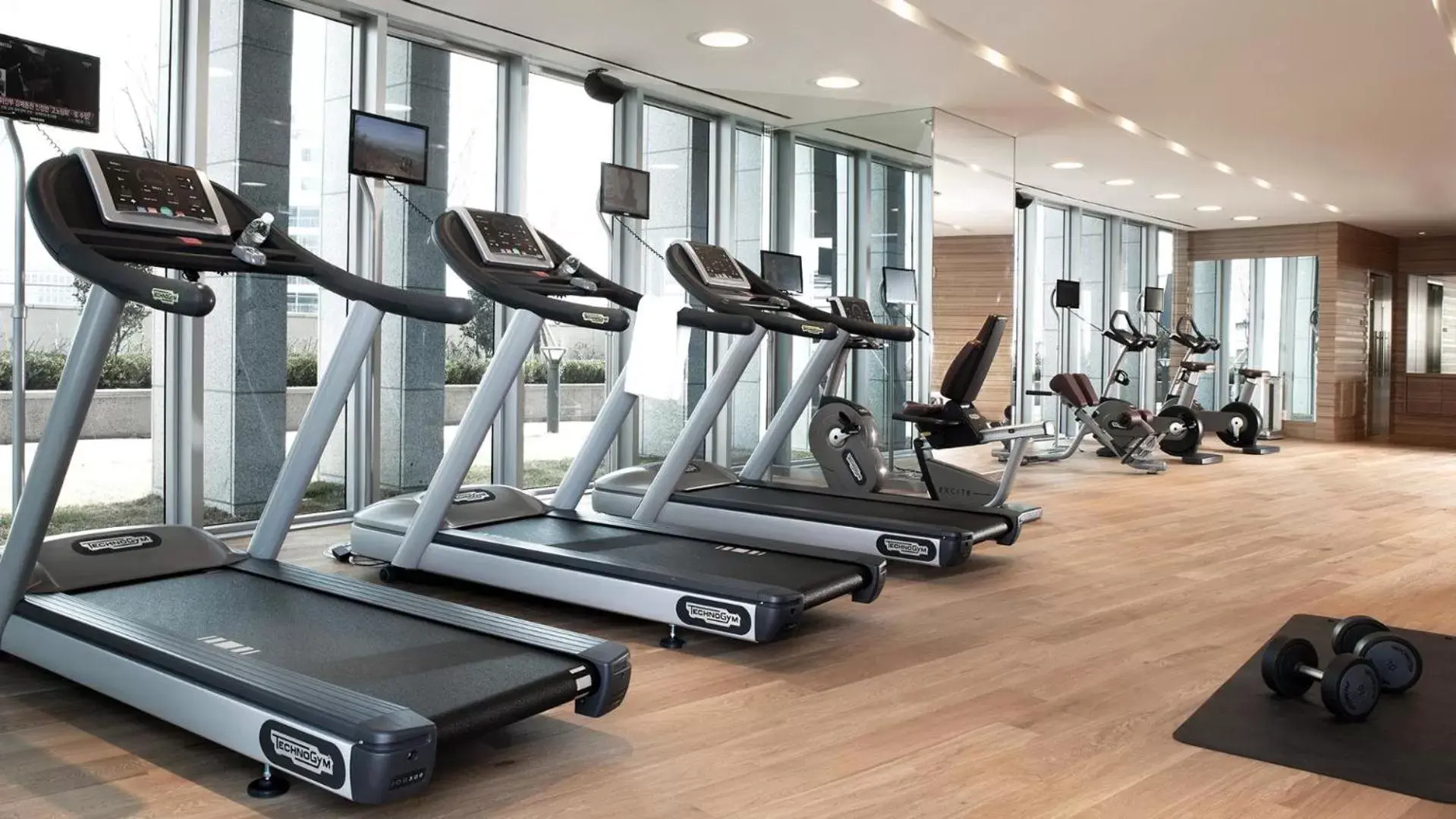 Shower, Fitness Center/Facilities in Lotte City Hotel Jeju