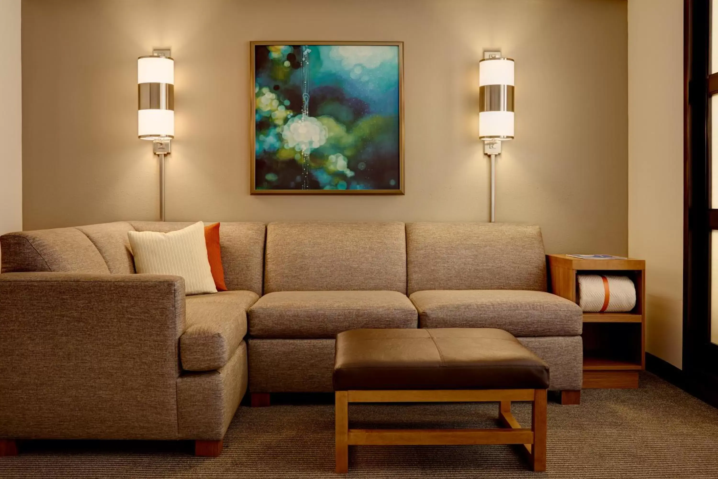 Living room, Seating Area in Hyatt Place Charlotte Airport/Lake Pointe