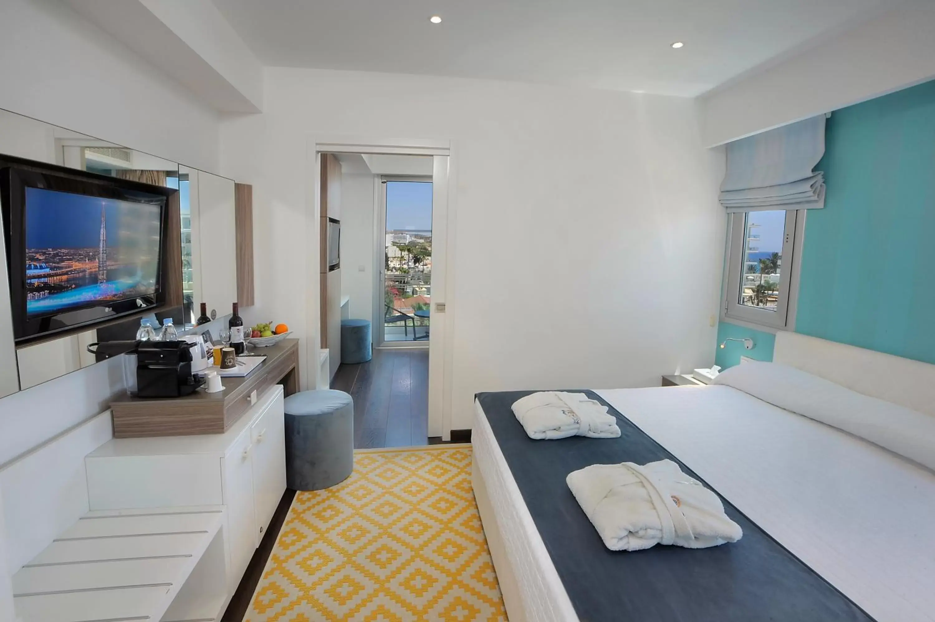 Bedroom, Bed in Nestor Hotel