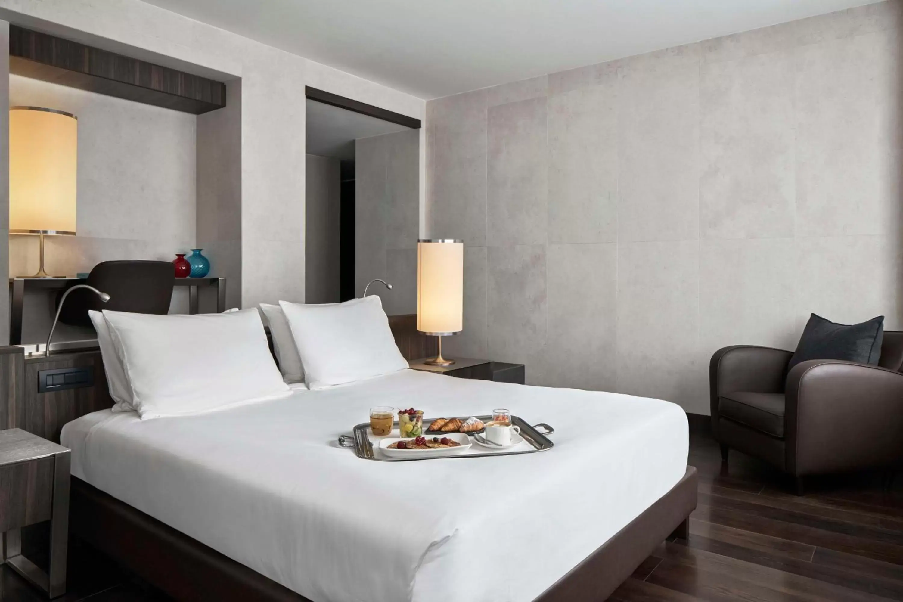 Photo of the whole room, Bed in Hyatt Centric Milan Centrale