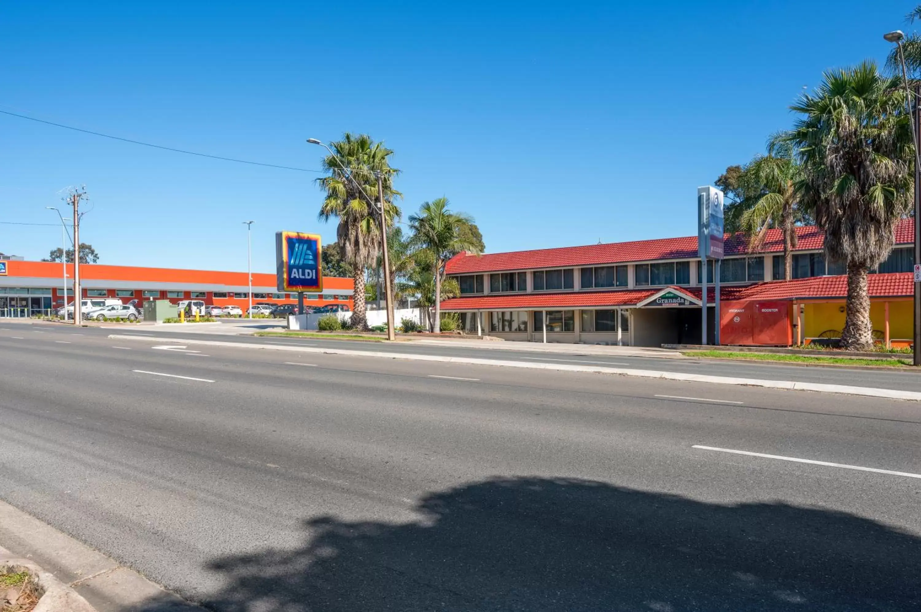 Street view in Adelaide Granada Motor Inn