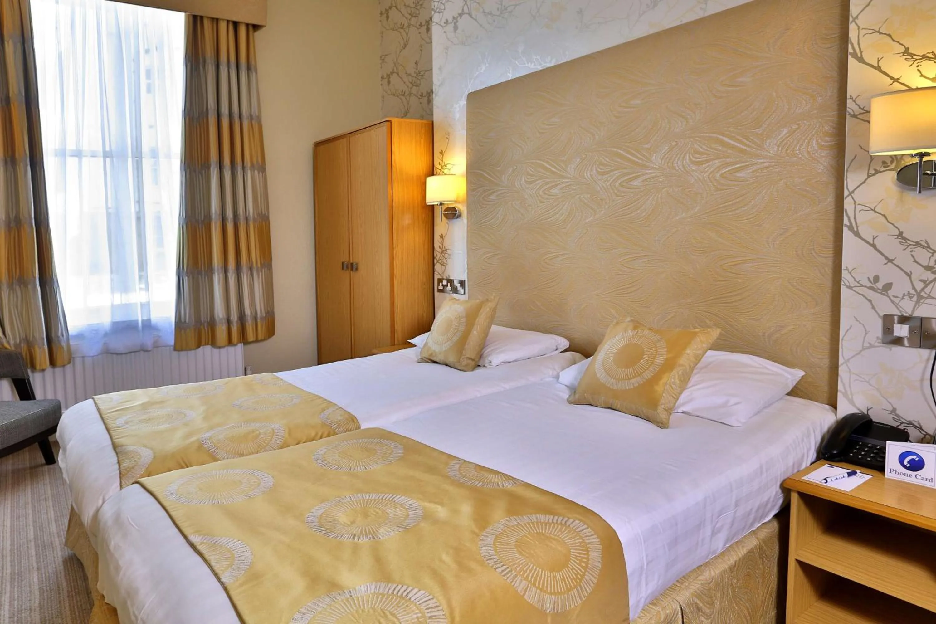 Photo of the whole room, Bed in Best Western York House Hotel