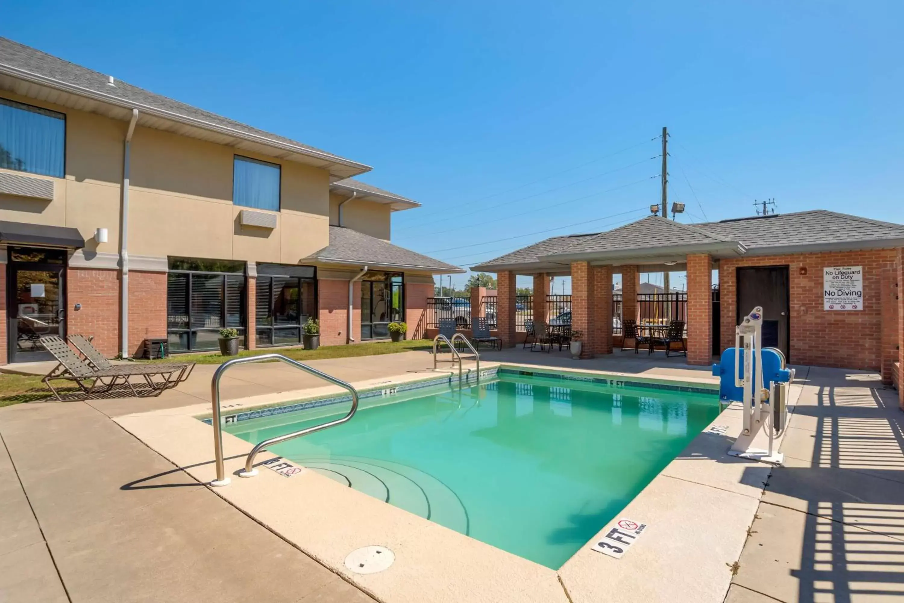 Pool view, Swimming Pool in Best Western Plus Two Rivers Hotel & Suites