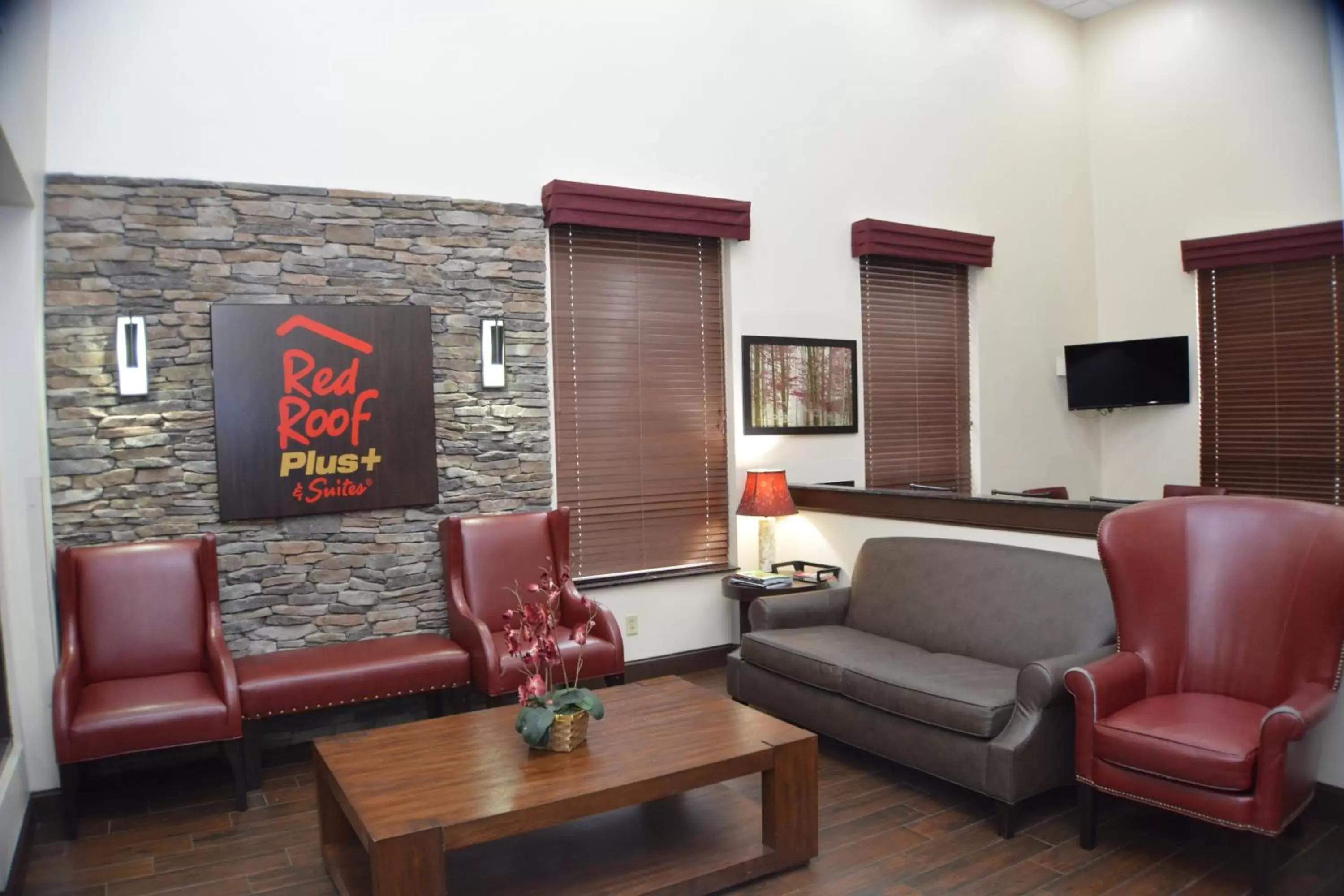 Lobby or reception, Seating Area in Red Roof Inn PLUS+ & Suites Chattanooga - Downtown