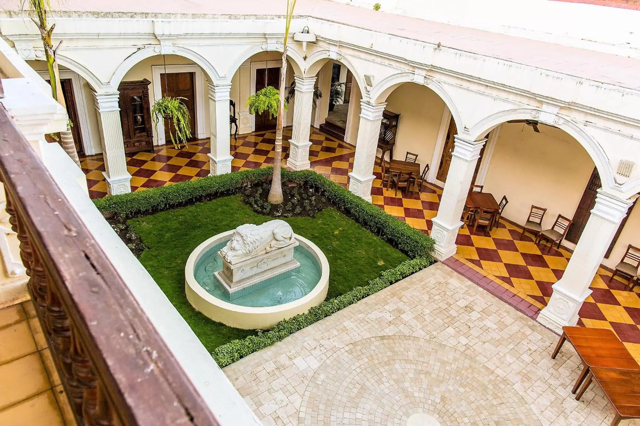 Swimming pool in Hotel la Perla Leon